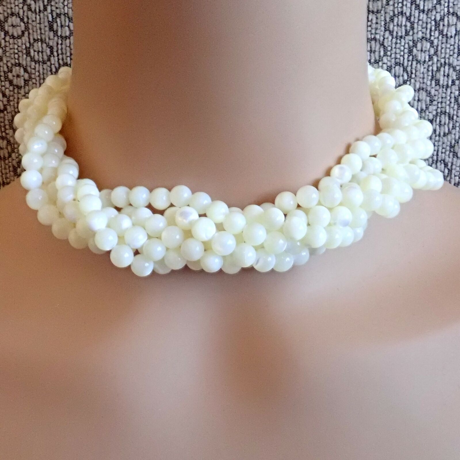 Tiffany & Co Cummings 18K Gold Mother of Pearl Bead Torsade Inlaid Necklace - Elegant Jewelry for Women, Perfect for Weddings, Parties & Special Occasions