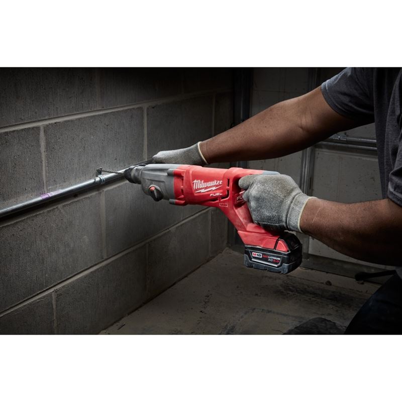 M18 FUEL 18V Brushless Cordless Rotary Hammer Kit with D-Handle - 2713-22 | Powerful Concrete Drilling & Demolition Tool for Construction & DIY Projects