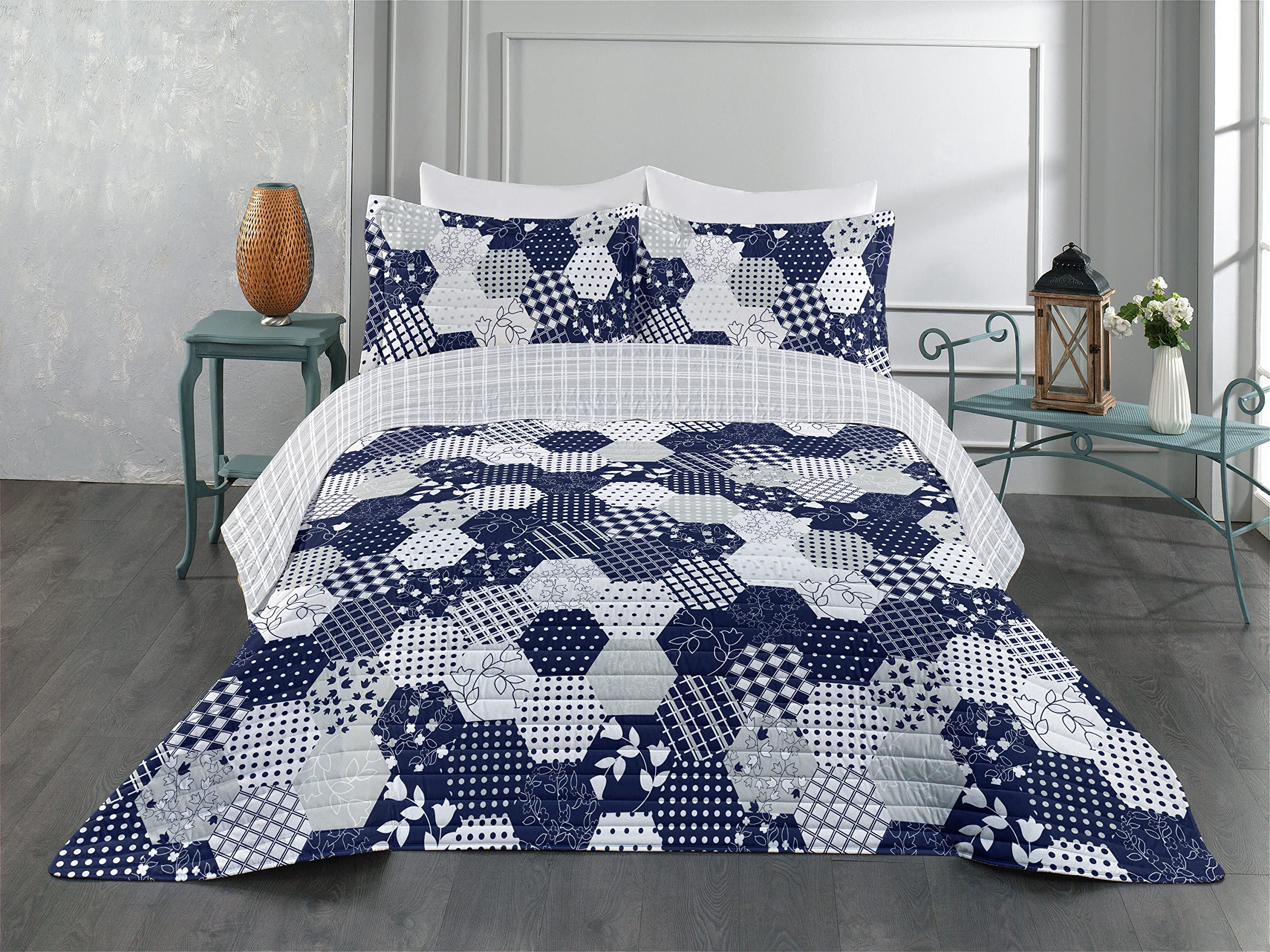 Ambesonne Navy Blue Reversible King Size Bedspread Set - Octagon Patchwork Design with Dots, Stars, Squares & Stripes - Includes Pillow Shams & Comforter - Soft Microfiber Bedding in White Indigo Dust - Perfect for Master Bedroom, Guest Room or Dorm Decor