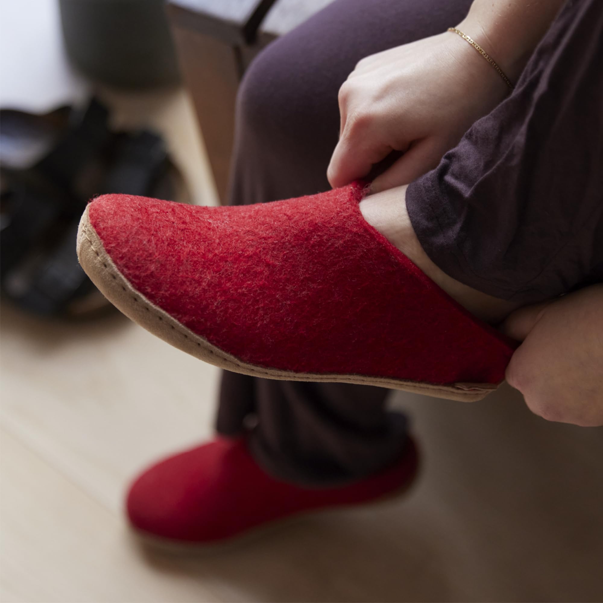 Glerups Unisex B-08 Wool Felt Slippers for Men & Women - Size 43 M (US 9-10) in Red - Cozy Indoor House Shoes for Home, Office & Relaxation