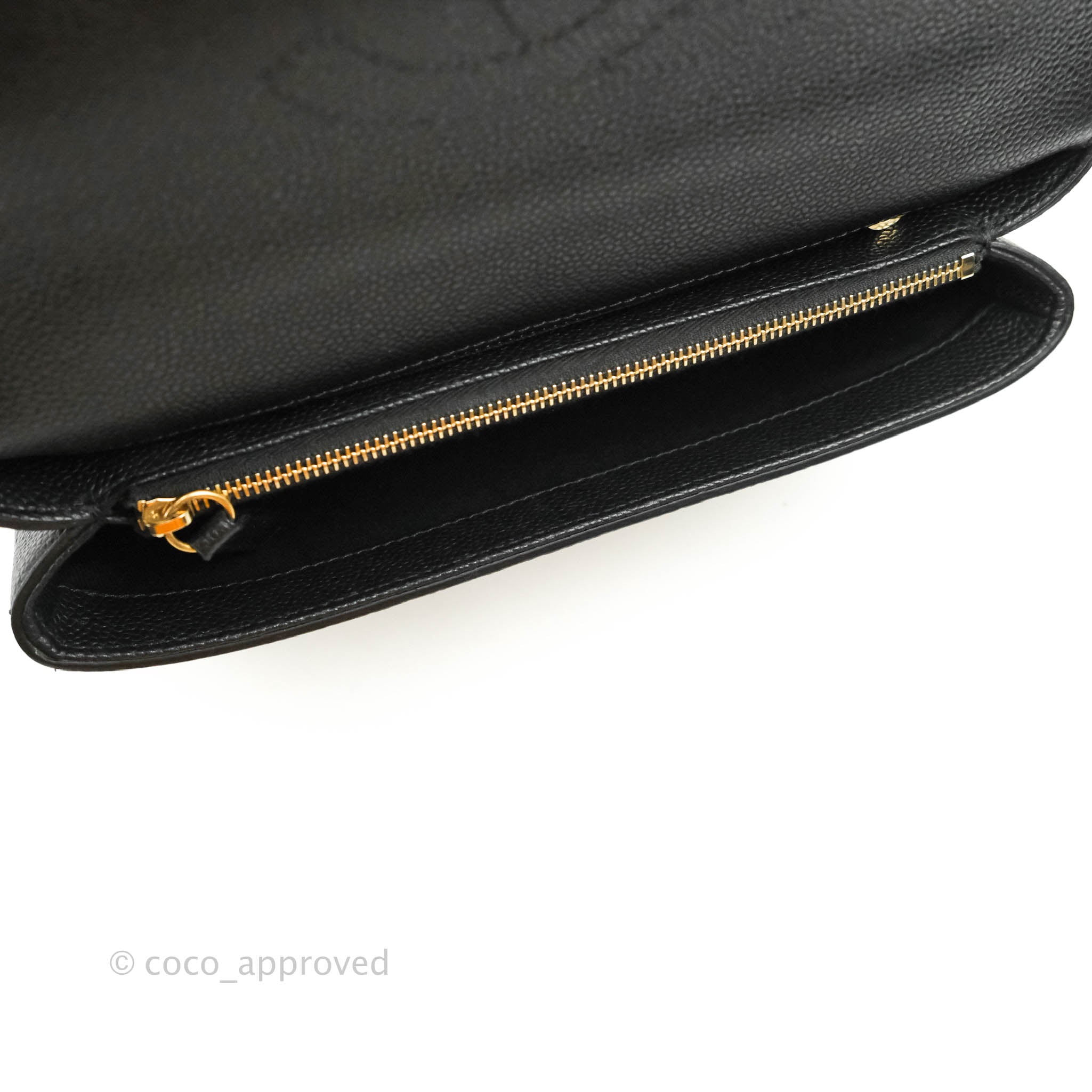 Chanel Chic Affinity Small Grained Calfskin Crossbody Bag in Black with Aged Gold Hardware - Perfect for Evening Events & Luxury Fashion Accessories