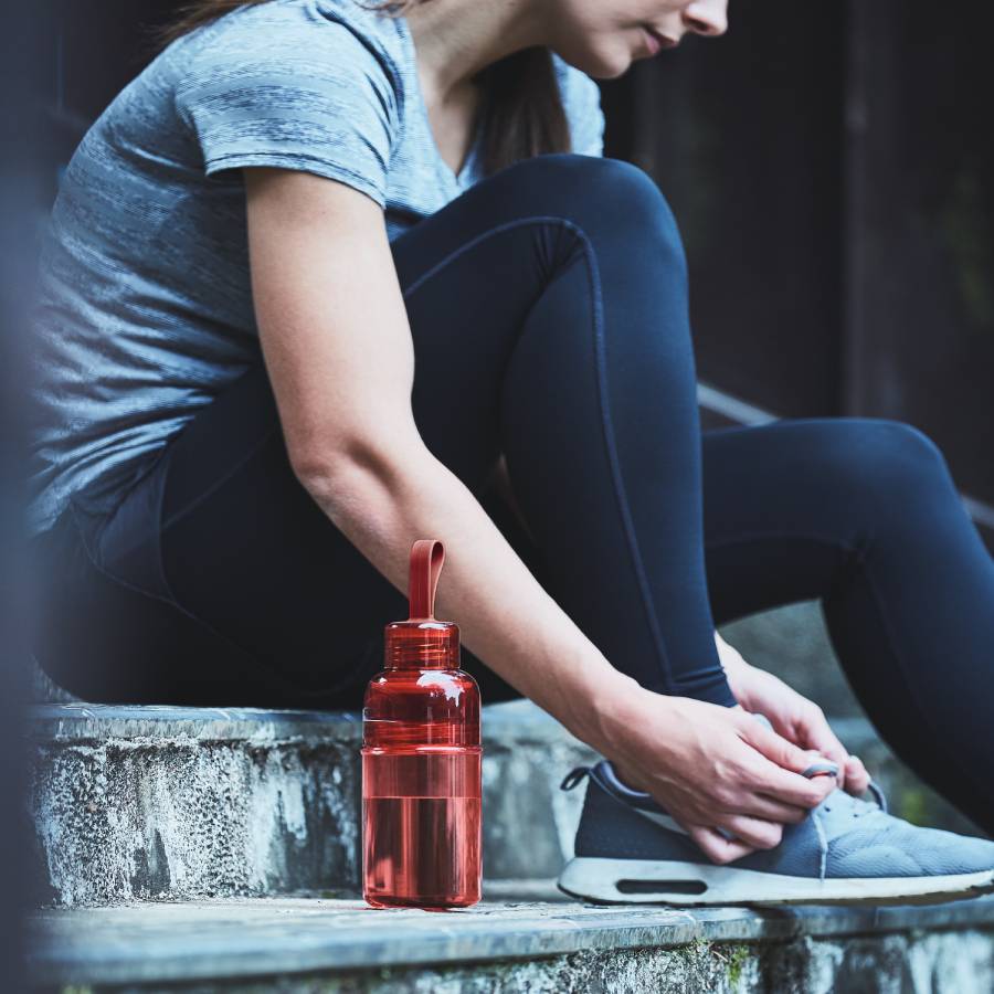Kinto Workout Water Bottle - 24oz Insulated Stainless Steel Gym Bottle with Leakproof Lid, Perfect for Gym, Running, Hiking & Outdoor Activities - Navy Blue