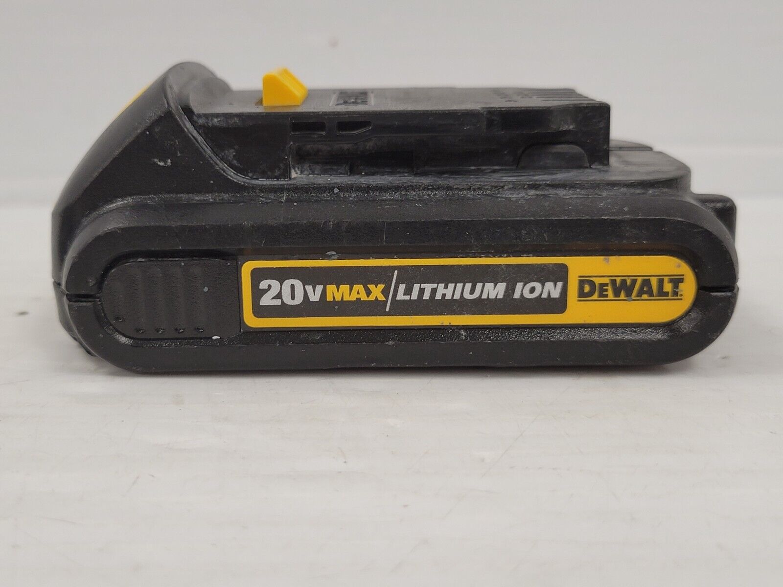 DEWALT DCB20 20V MAX Lithium-Ion Battery Replacement for Power Tools - Compatible with Drills, Saws & More - Ideal for Construction, DIY Projects & Home Improvement
