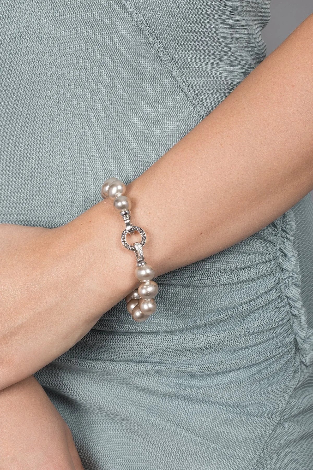 Paramount Pearl Bracelet for Women - Elegant & Timeless Jewelry Gift for Birthday, Anniversary & Special Occasions | Perfect for Weddings, Parties & Everyday Wear