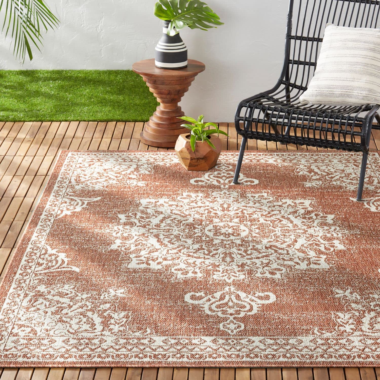 Nicole Miller New York Patio Country Azalea Transitional Medallion Indoor/Outdoor Area Rug - 7'9