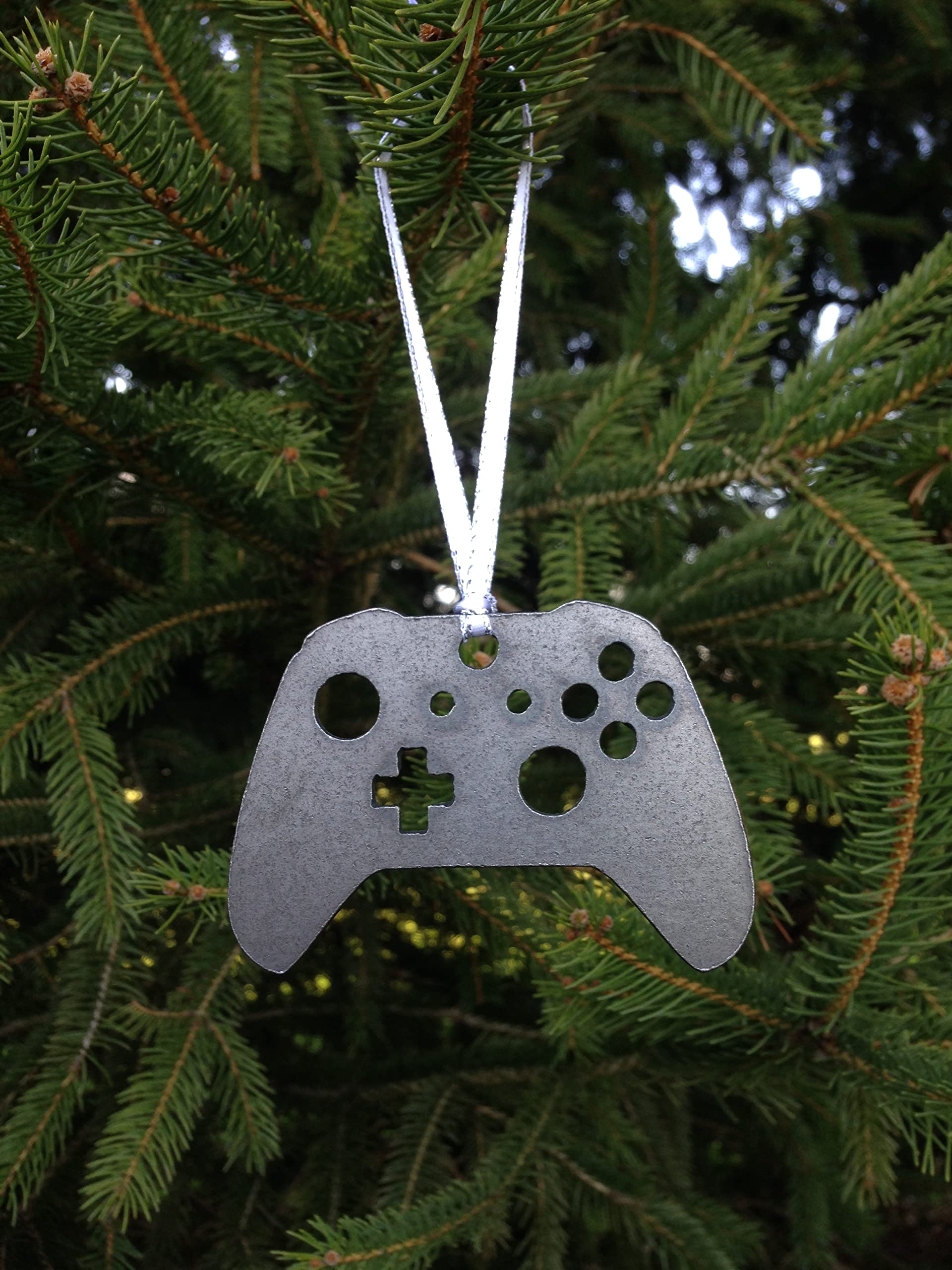 Wireless Video Game Controller Ornament - Retro Gaming Decor for Christmas Tree, Desk, and Party Decorations