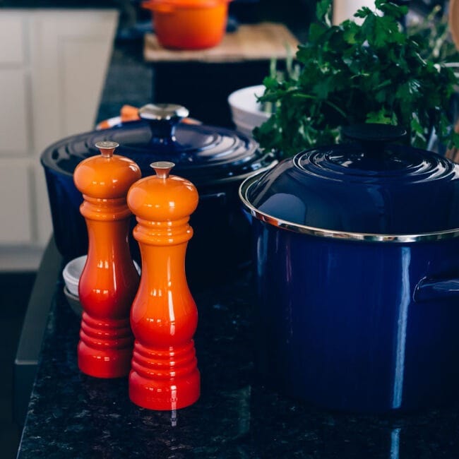 Le Creuset Classic Adjustable Pepper Mill - Premium Stainless Steel Grinder with Ceramic Mechanism, Multiple Colors (Black, White, Red) - Perfect for Kitchen, Dining Table & Gourmet Cooking