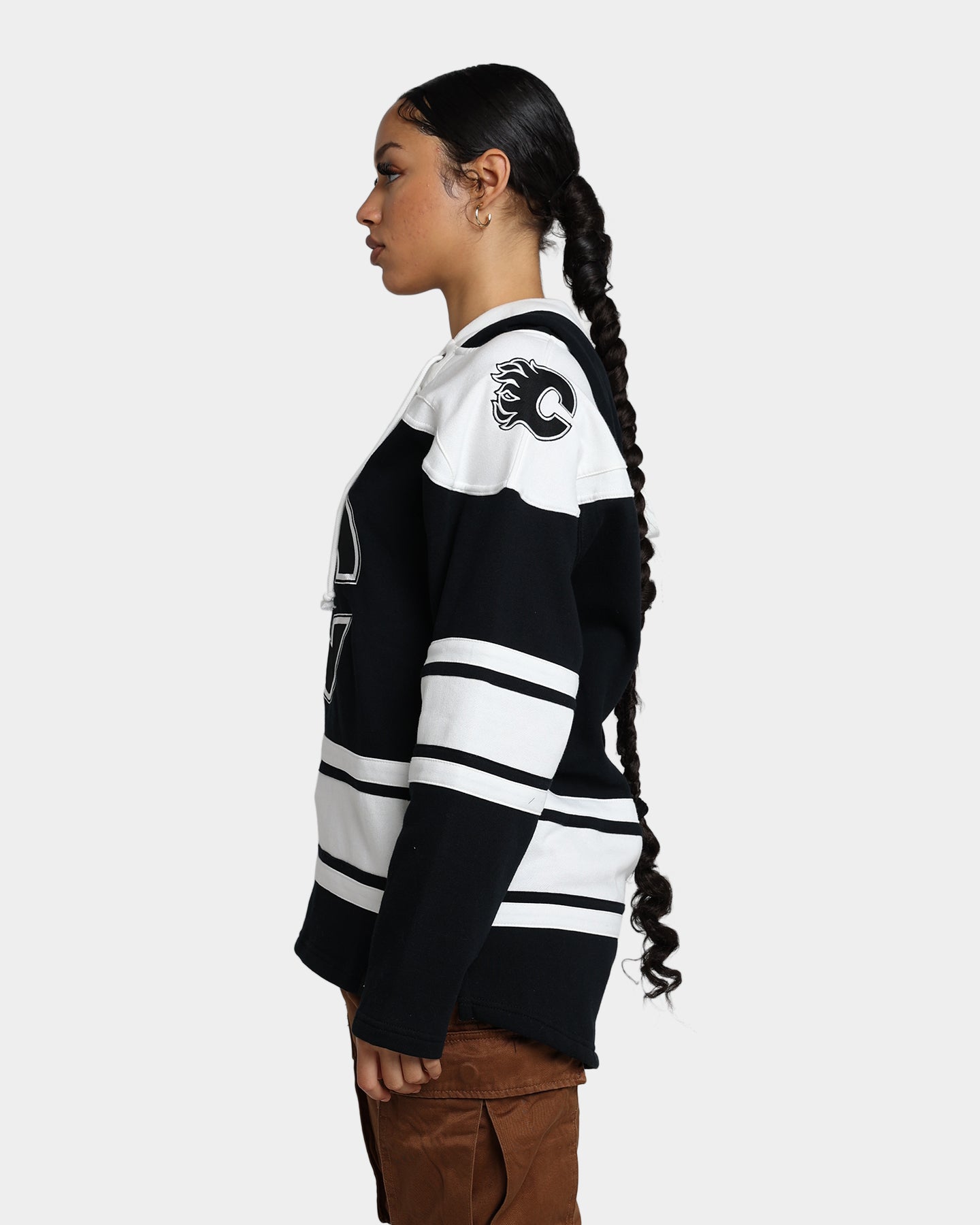 47 Brand Calgary Flames Superior Lacer Hoodie - Jet Black NHL Hockey Fan Apparel for Men & Women - Perfect for Game Day, Tailgating & Cold Weather