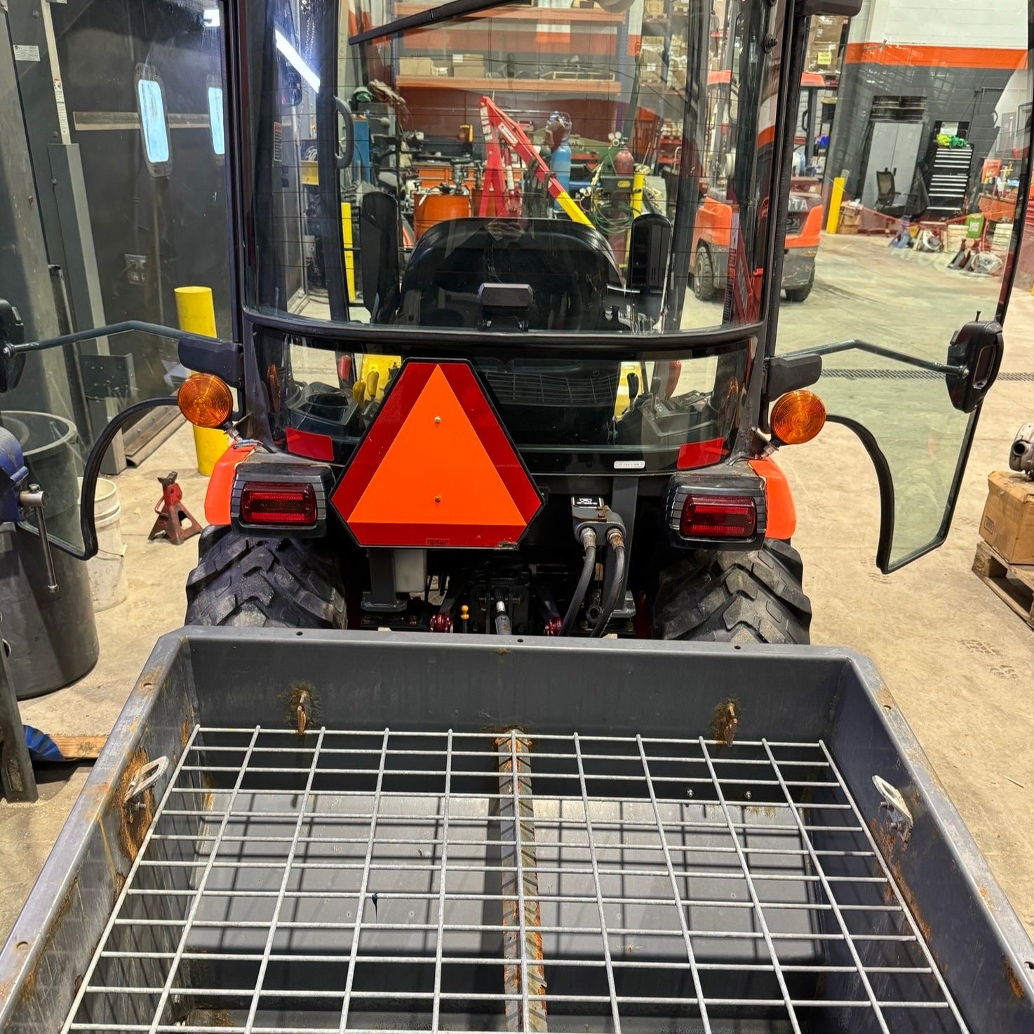 2021 Kubota LX2610HSDCC Tractor with Front Blade & Salt Spreader - Used Compact Utility Tractor for Snow Removal, Landscaping & Farm Work