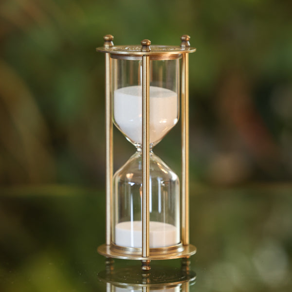 Vintage Brass Variable Minute Hourglass Timer 1-7 Minutes - Perfect for Board Games, Meditation, and Kitchen Cooking Timer