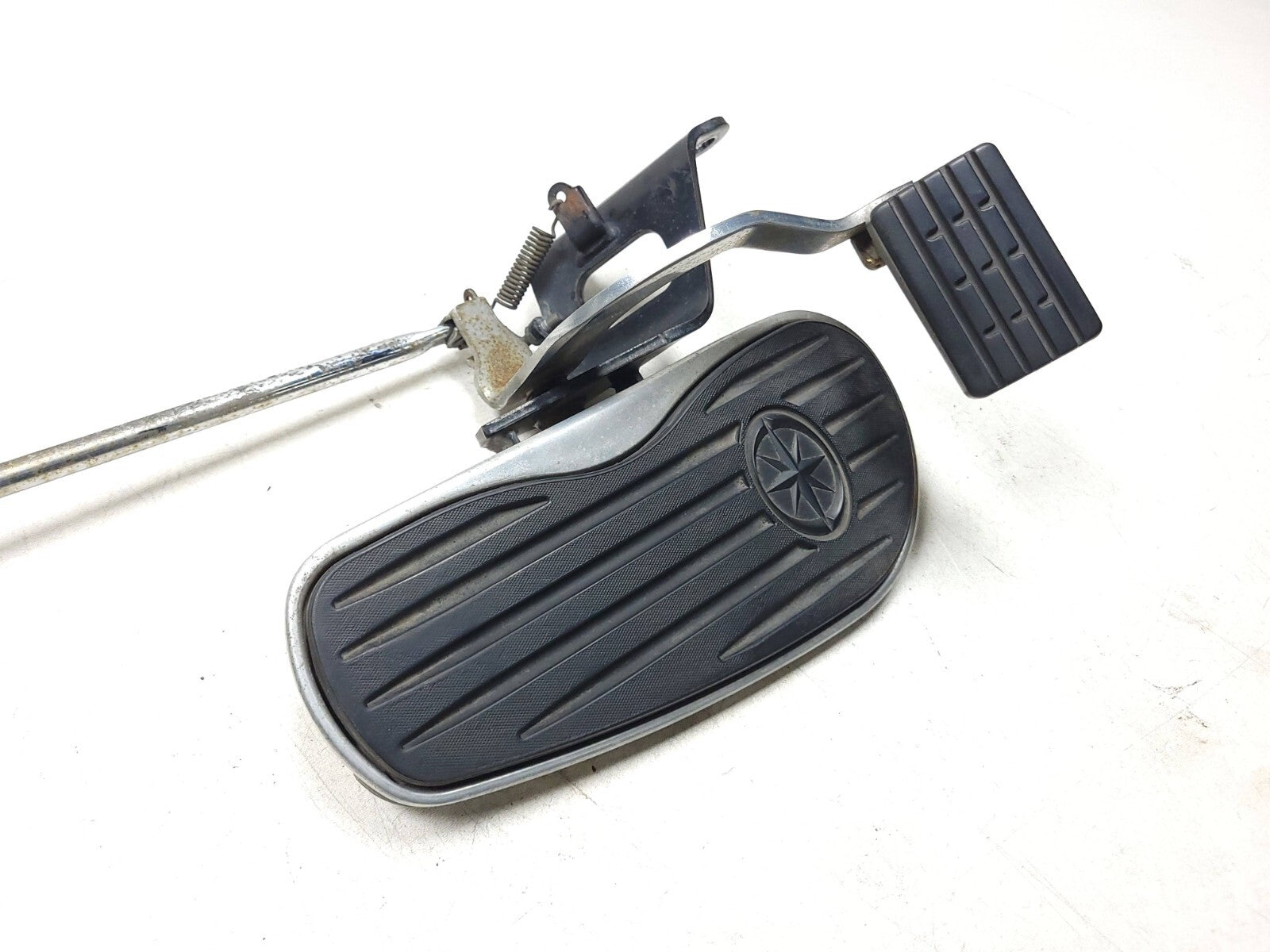 Yamaha V Star 650 XVS650 Classic Right Front Floorboard & Brake Pedal Replacement Part - Perfect for Motorcycle Repair and Customization
