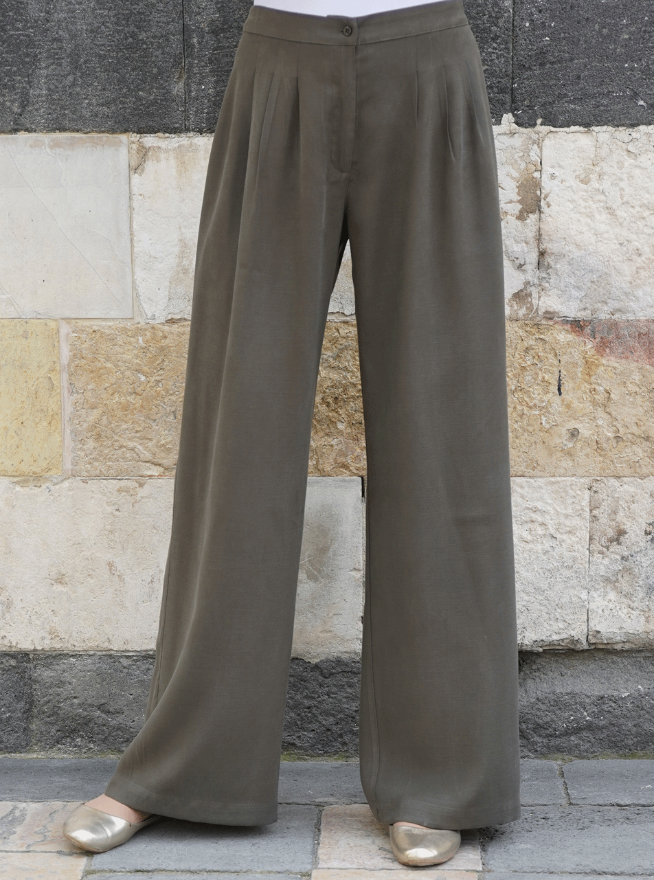 Stylish Triple Pleated Trousers for Men - Comfortable & Trendy Formal Pants for Office, Business & Special Occasions
