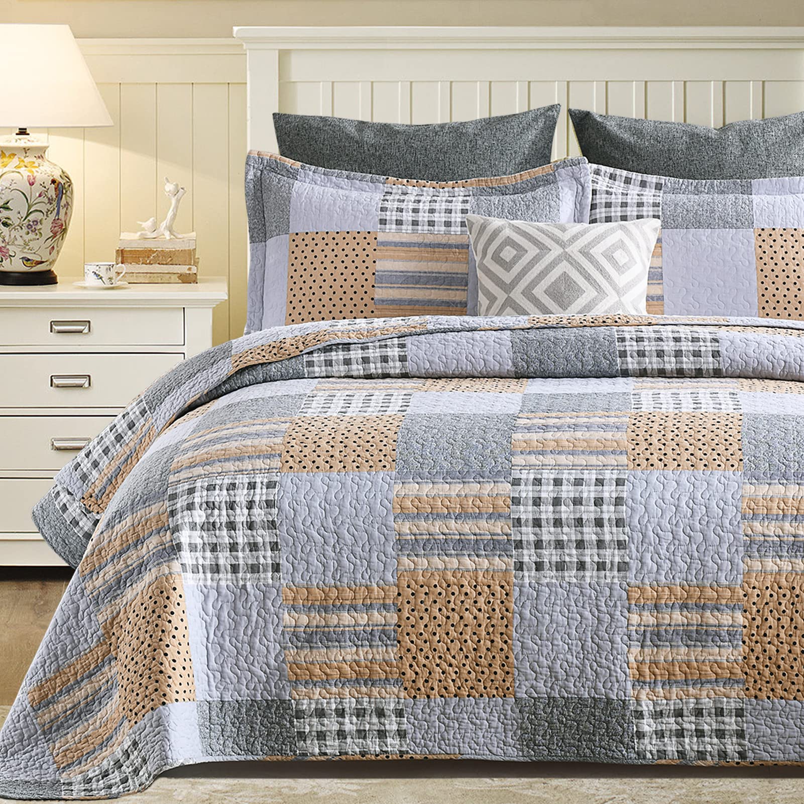 100% Cotton Queen Size Quilt Set - Farmhouse Plaid Patchwork Bedspread | Lightweight Rustic Quilt for All Seasons | Brown Grey Bedding | Perfect for Master Bedroom, Guest Room & Cozy Farmhouse Decor