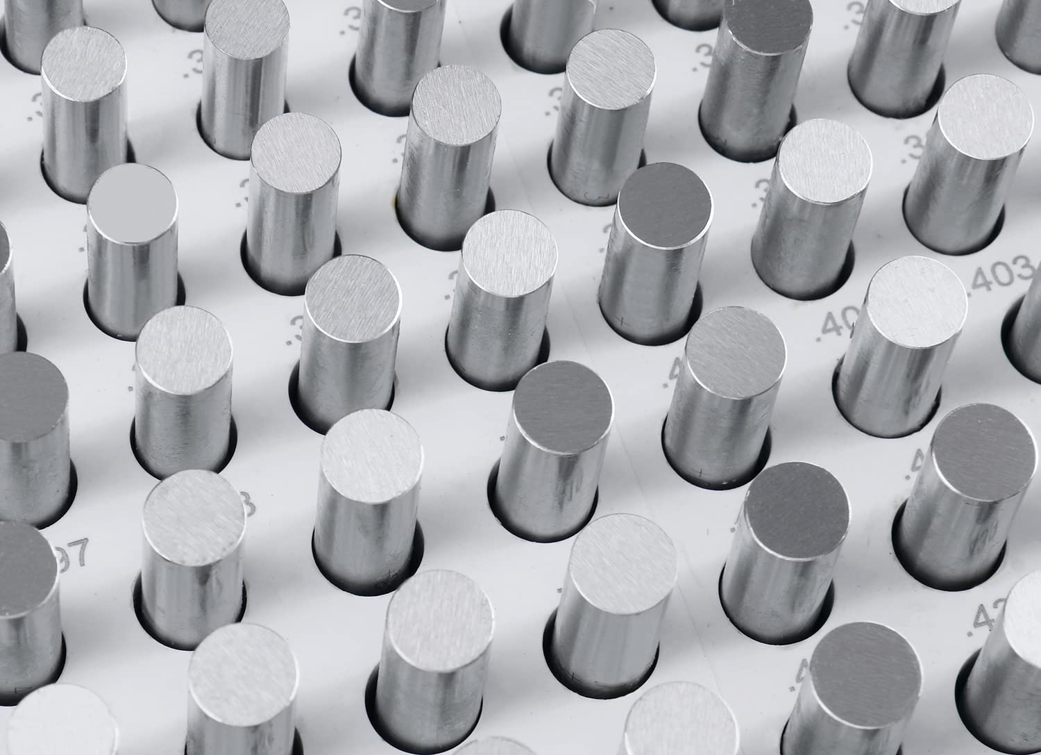 Accusize Industrial Tools 250-Piece Steel Plug Pin Gauge Set (0.251''-0.500'', Minus, Class ZZ, M2-) - Precision Measurement for Machining, Quality Control & Manufacturing