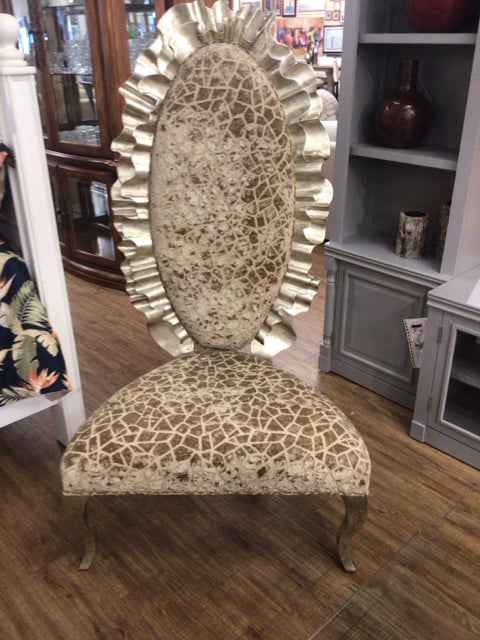 Elegant Gold Scalloped Back Fabric Chair - Vintage Style Accent Chair for Living Room, Bedroom & Office Decor | Comfortable Upholstered Seat with Classic Design