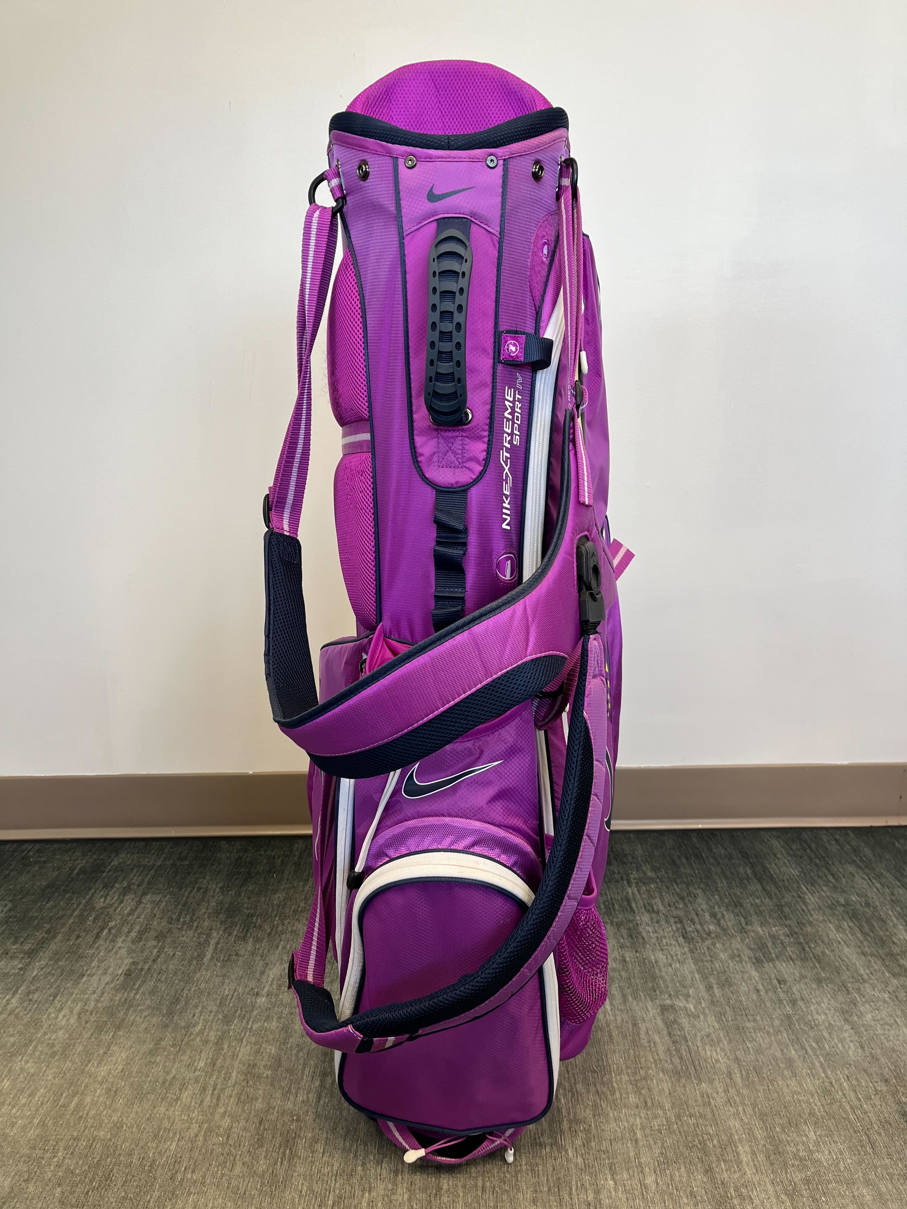 Nike Golf Extreme Sport Carry Bag Purple/White - Lightweight Golf Stand Bag with Adjustable Strap & Waterproof Rain Cover - Perfect for Golfers, Travel & Outdoor Sports