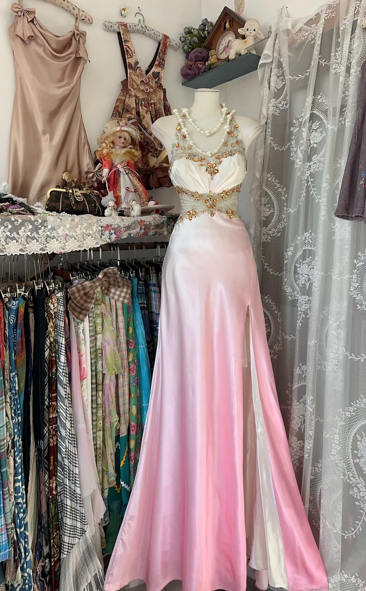 Elegant A-Line Gradient Pink Prom Dress with Beaded Satin & Vintage Slit - Perfect for Homecoming, Evening Gala & Formal Events (Style J6626)