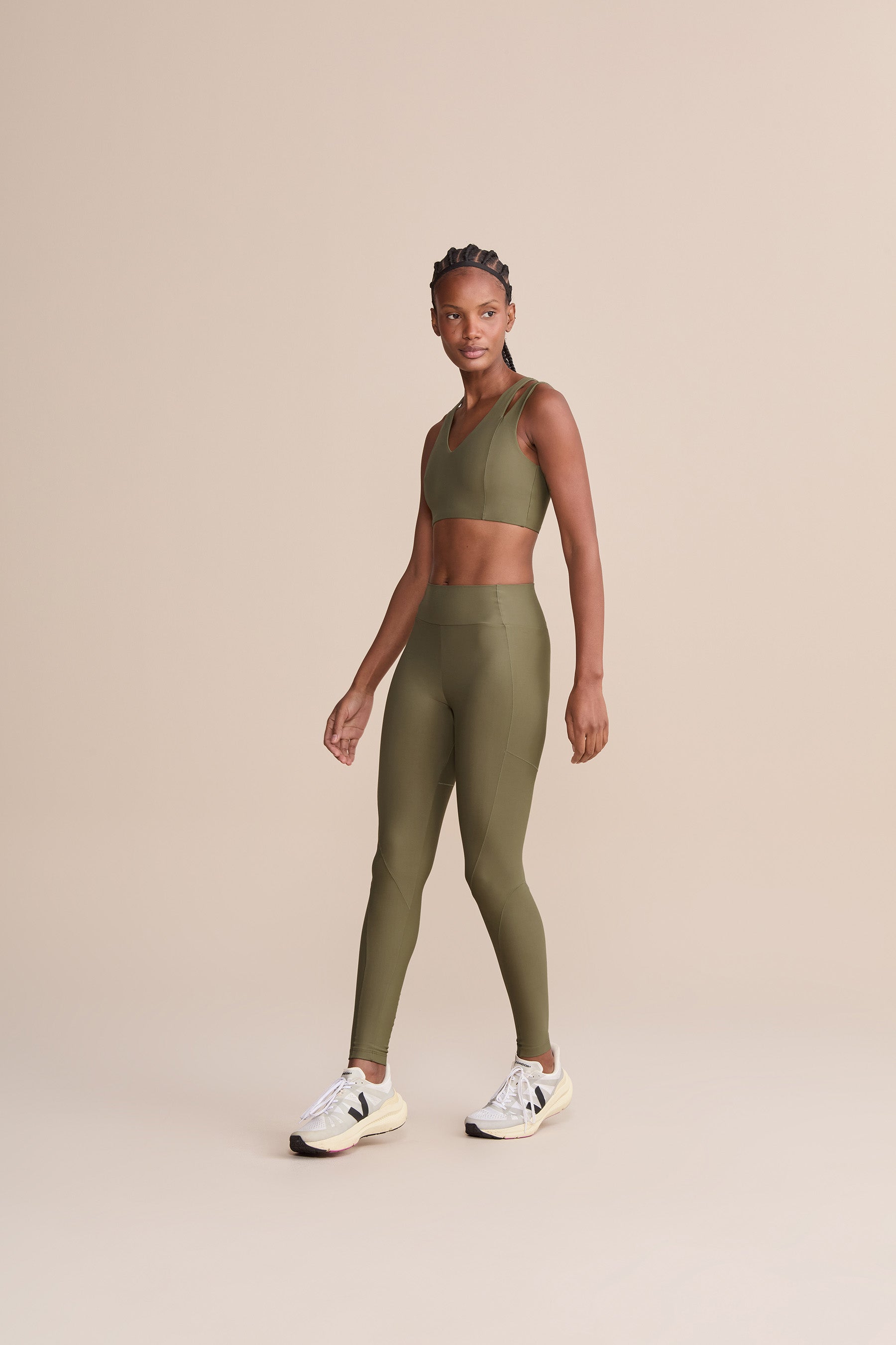High-Waisted Cut Out Clash Sports Bra for Women - Breathable Workout Top for Running, Yoga & Gym - Trendy Fitness Apparel