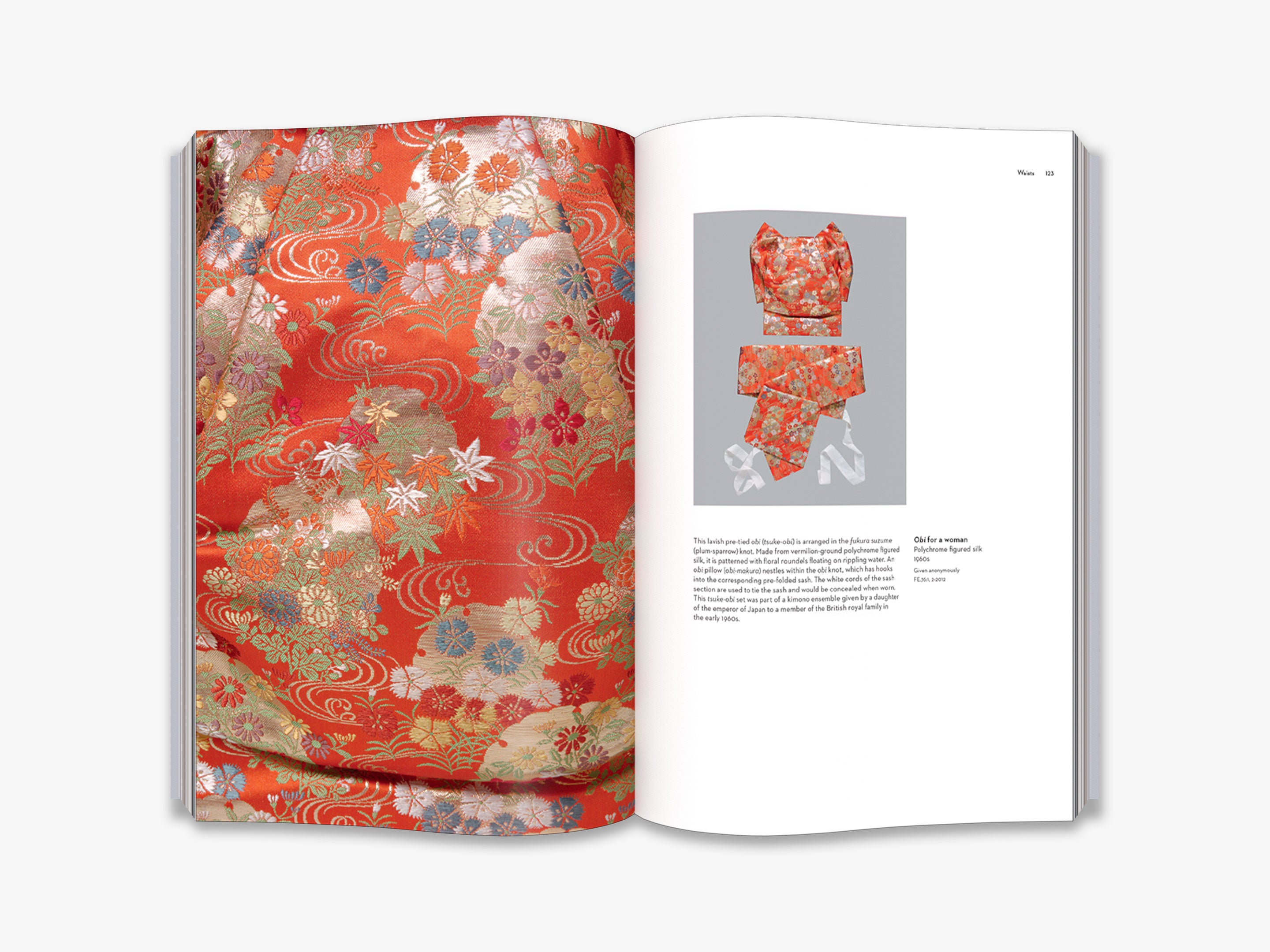 Exquisite Japanese Kimono Dress - Traditional Elegant Floral Yukata for Women | Perfect for Tea Ceremonies, Festivals & Cultural Events