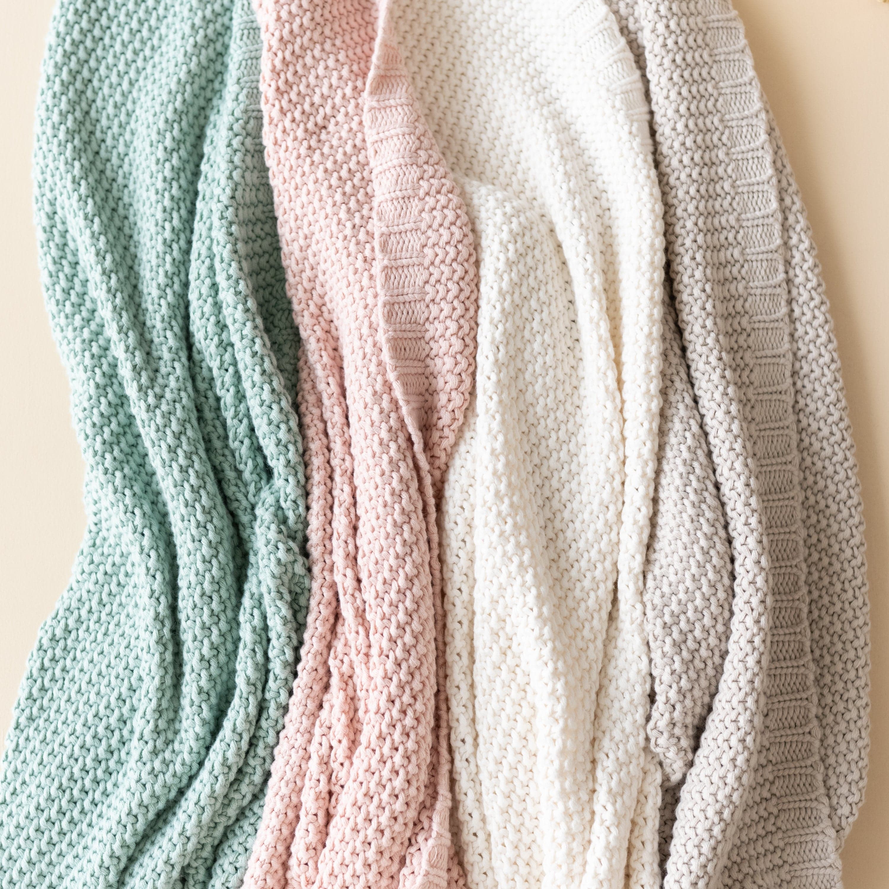 Soft Chunky Knit Baby Blanket - Blush Pink Cozy Knitted Throw for Newborns & Toddlers - Perfect for Nursery, Stroller, and Cuddle Time