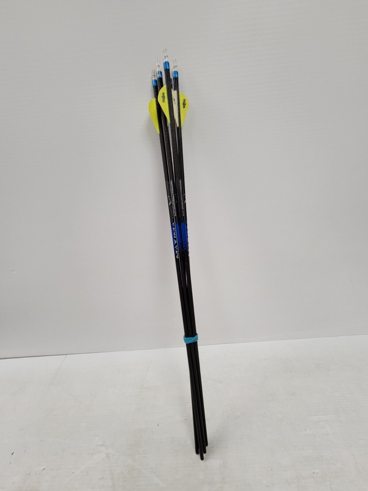 Maxima 17 Bow Arrows - High Performance Carbon Arrows for Hunting & Target Practice | Perfect for Outdoor Archery & Competitive Shooting