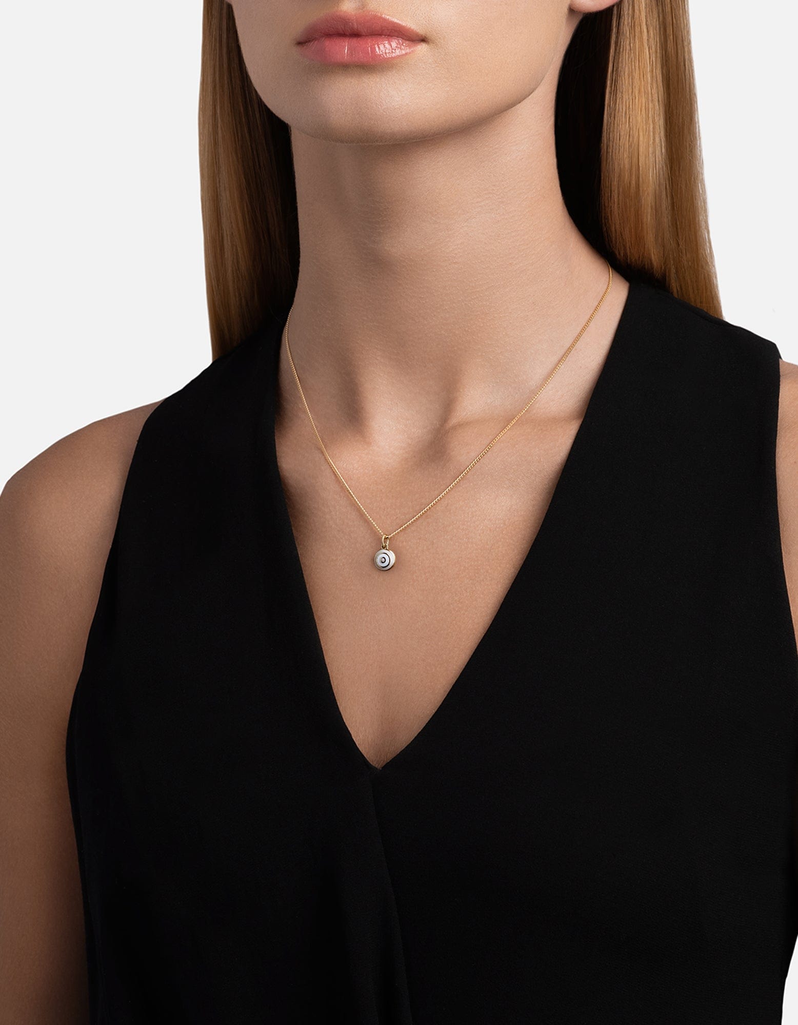Ojos Necklace - 18K Gold Vermeil & Black Onyx Pendant - Elegant Jewelry for Women - Perfect for Parties, Weddings & Everyday Wear