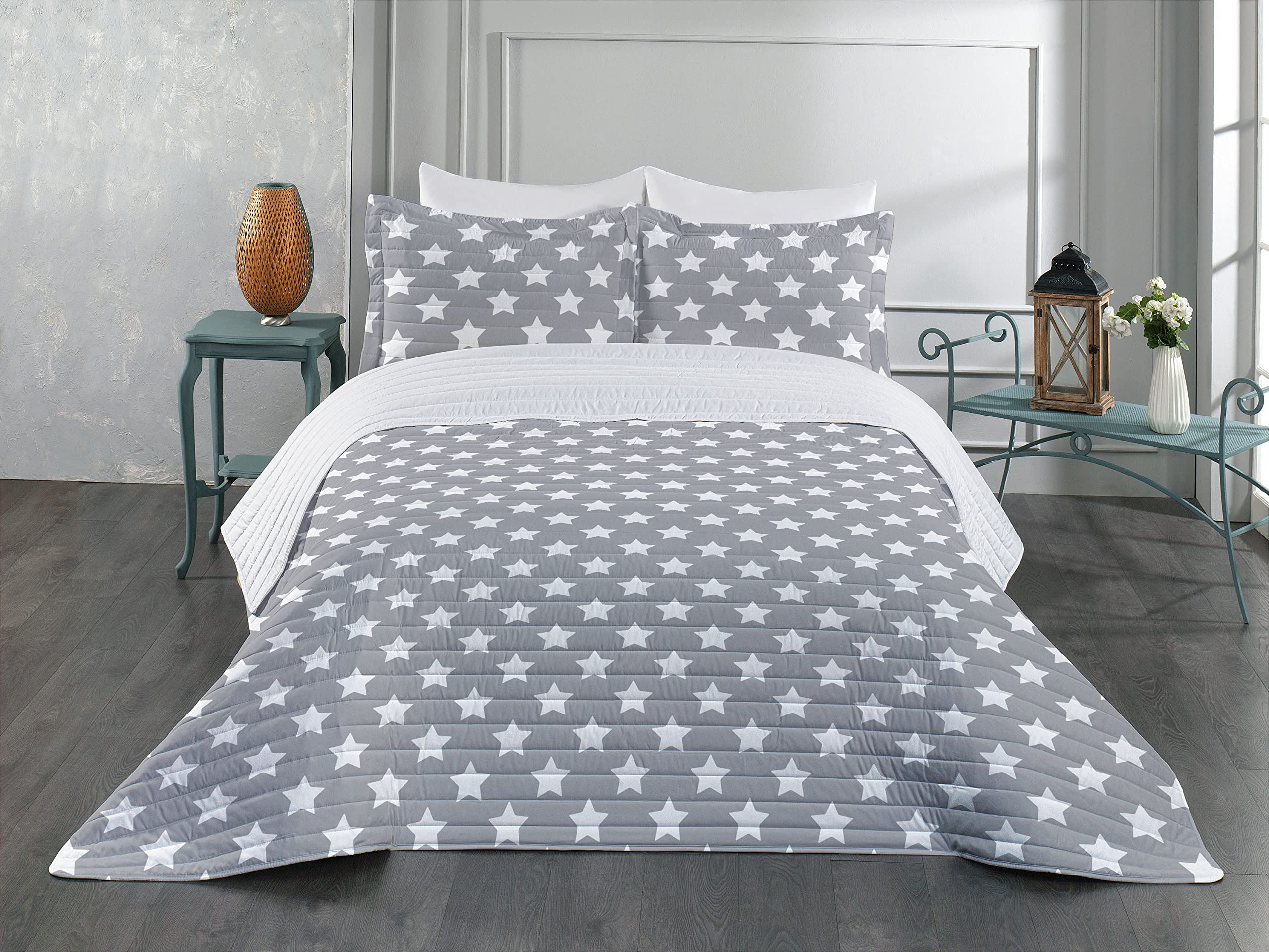 Ambesonne Star Microfiber Bedspread Set - King Size White Grey | Big Stars Monochrome Modern Design | Soft Bedding Set with Pillow Shams & Comforter | Perfect for Bedroom Decor, Guest Room & Starry Night Theme