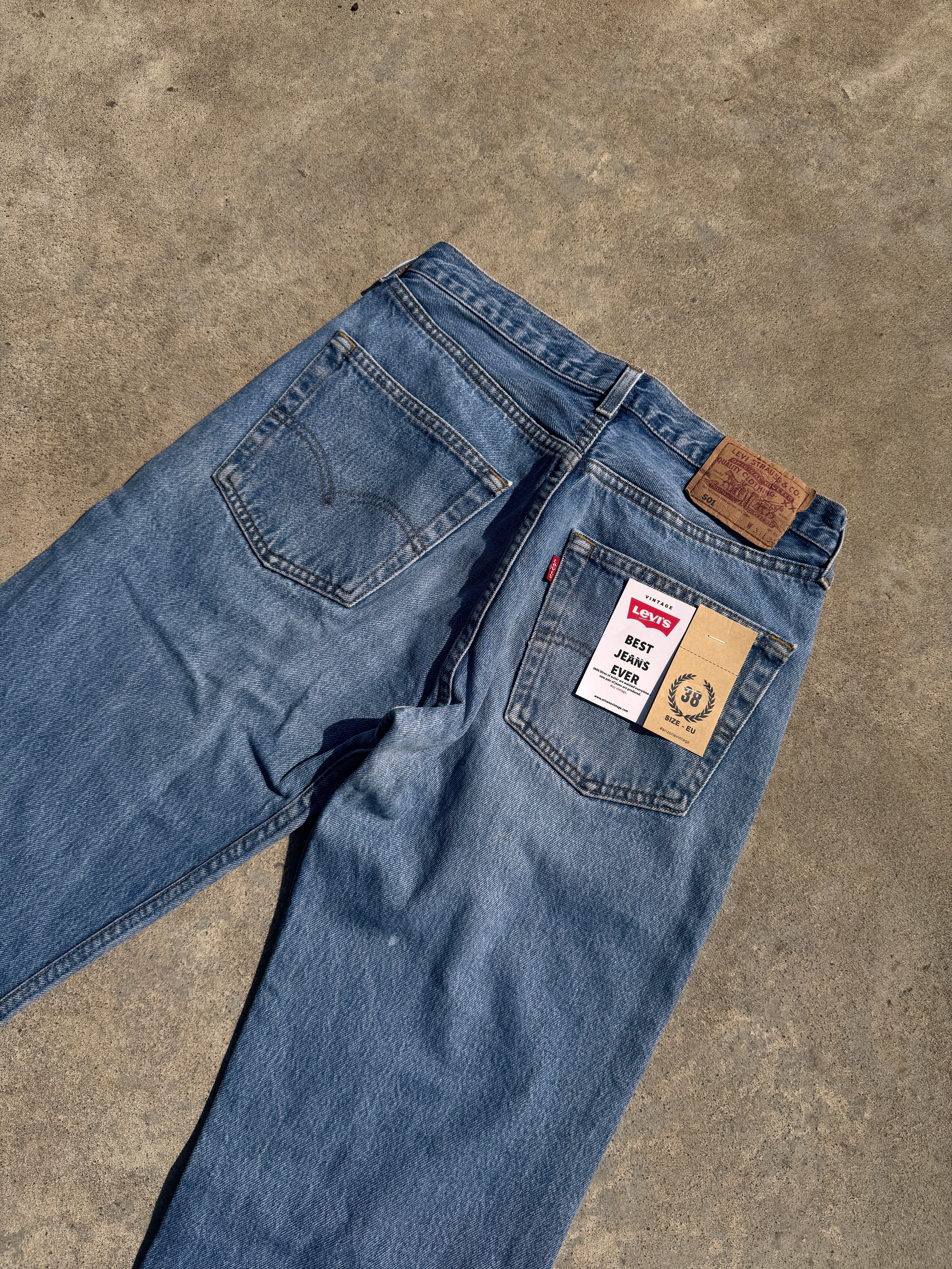 Levi's 501 Original Fit Men's Jeans - Size 38x40 (Waist 31) - Classic Blue Denim for Casual Wear & Everyday Style