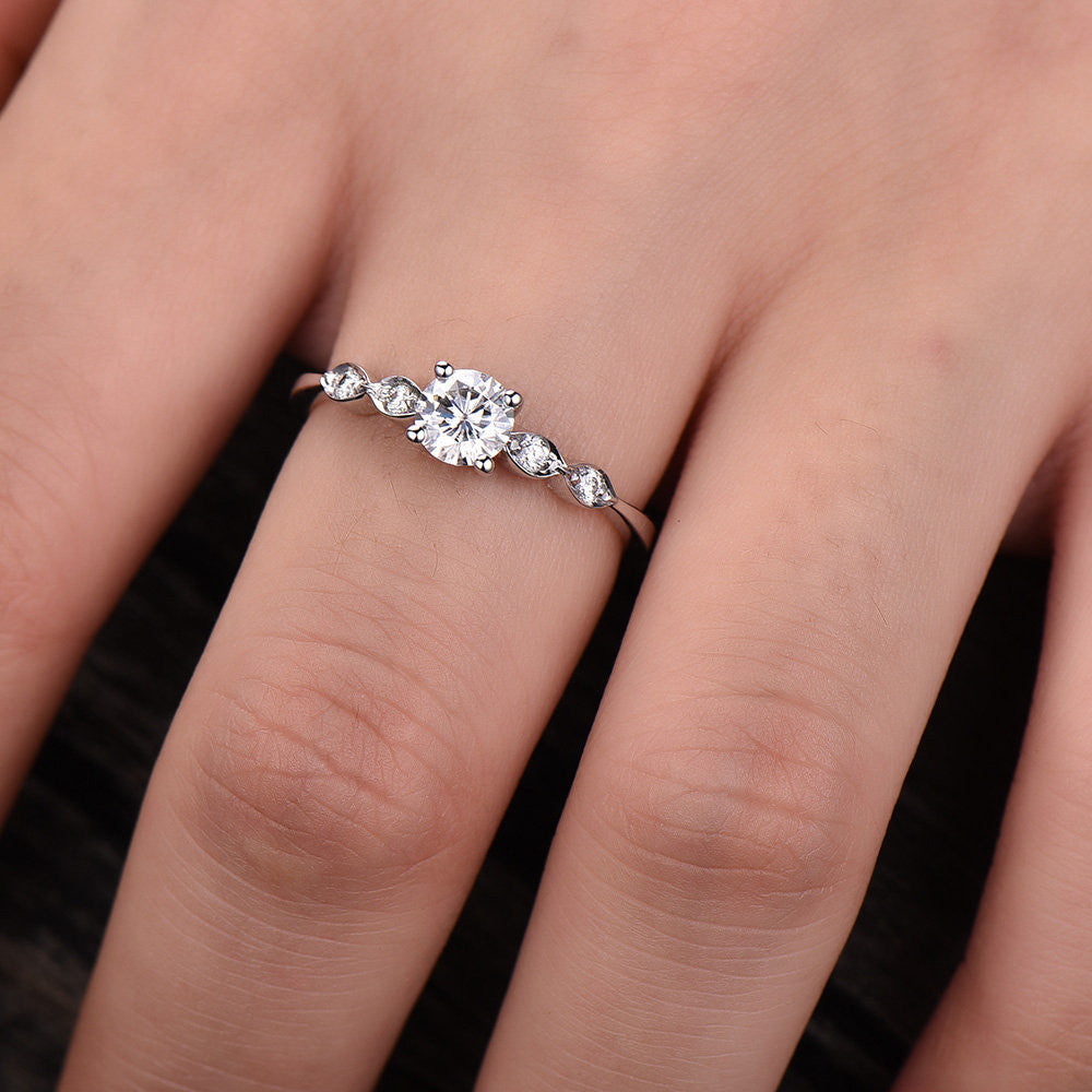 Vintage Moissanite Engagement Ring - 5mm Round Cut 0.5 Carat Moissanite & Diamond Bridal Ring in 14K/18K White Gold - Perfect for Proposals, Anniversaries & Wedding Bands