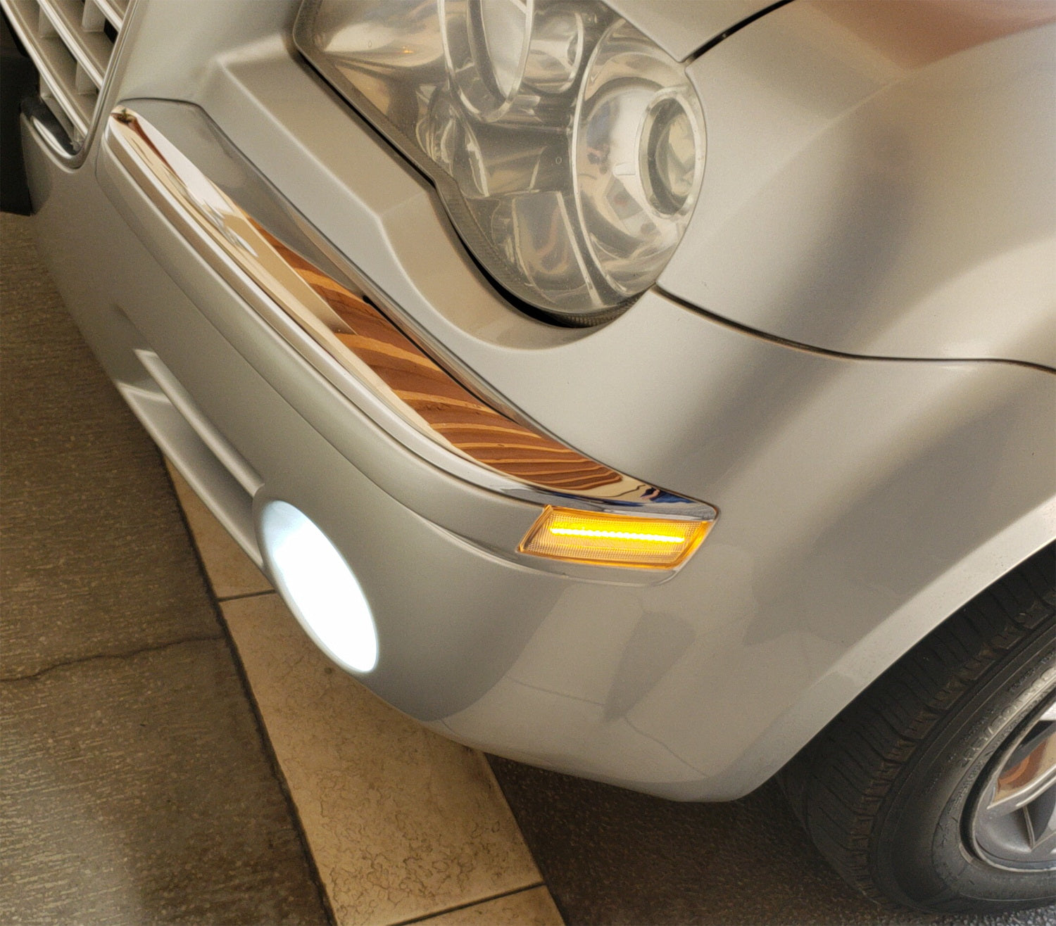 2005-2010 Chrysler 300 Amber LED Side Marker Lights - Clear Lens with 30 SMD LEDs - Durable Replacement for Front Turn Signals - Perfect for Night Driving & Car Customization