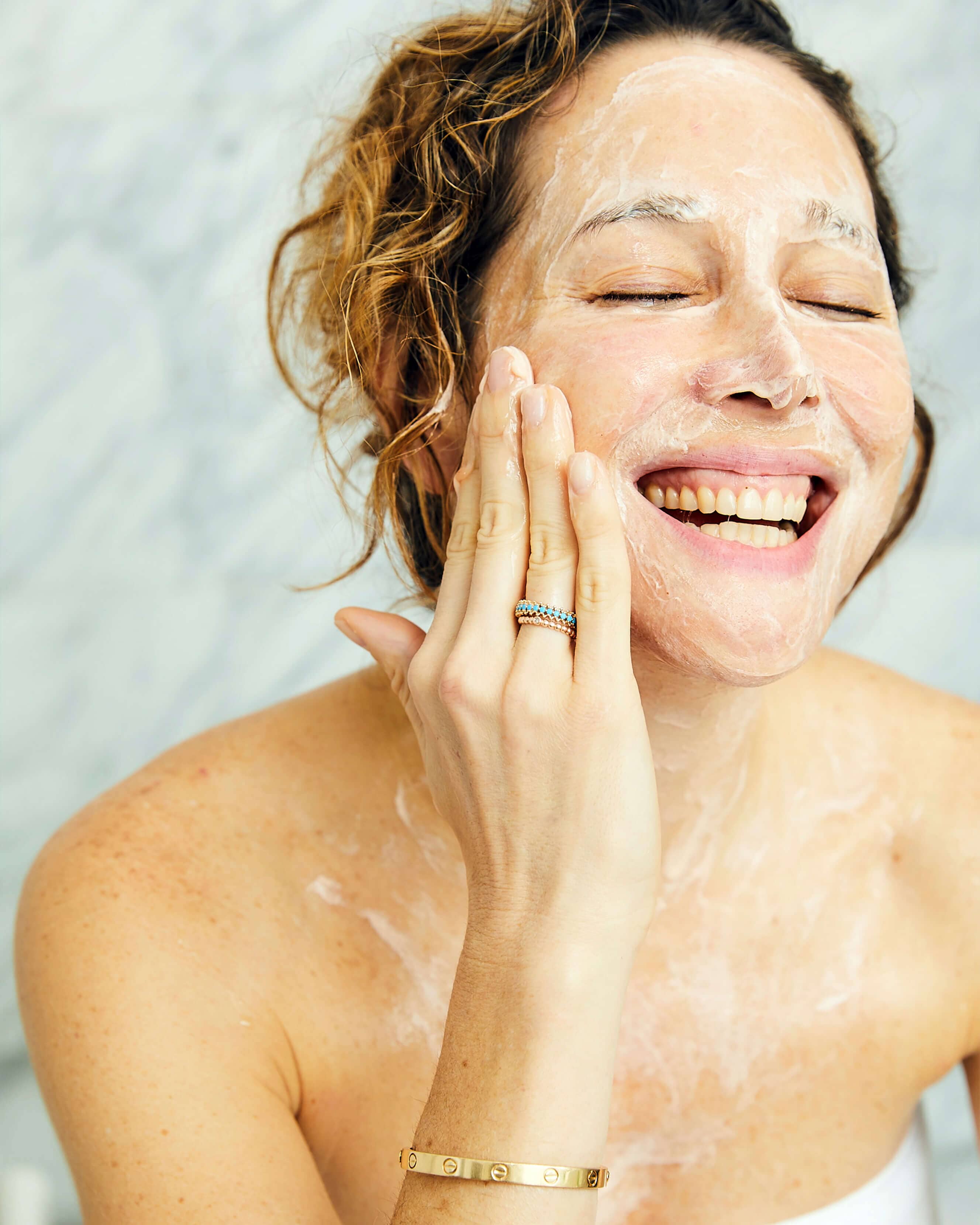 Best Regenerating Facial Cleanser for Glowing Skin - Gentle Exfoliating & Hydrating Face Wash - Perfect for Daily Skincare Routine & Anti-Aging Care
