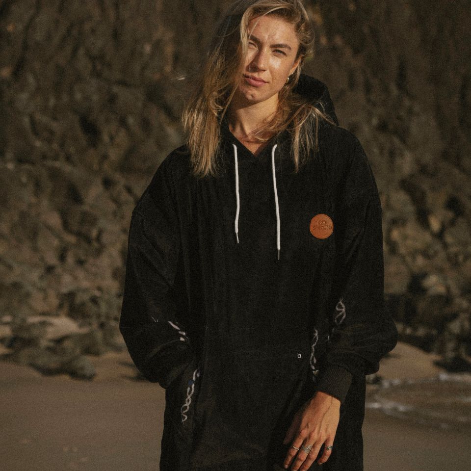 Serpent Changing Towel Poncho with Long Sleeves - Quick Dry Bath Wrap for Women & Men - Perfect for Beach, Pool, Gym, and Spa