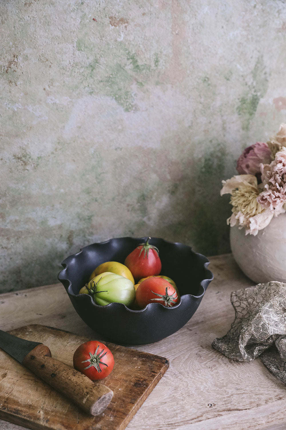 Premium Black Ceramic Wave Bowl - Elegant Serving Dish for Salads, Snacks & Desserts - Perfect for Dinner Parties & Home Decor