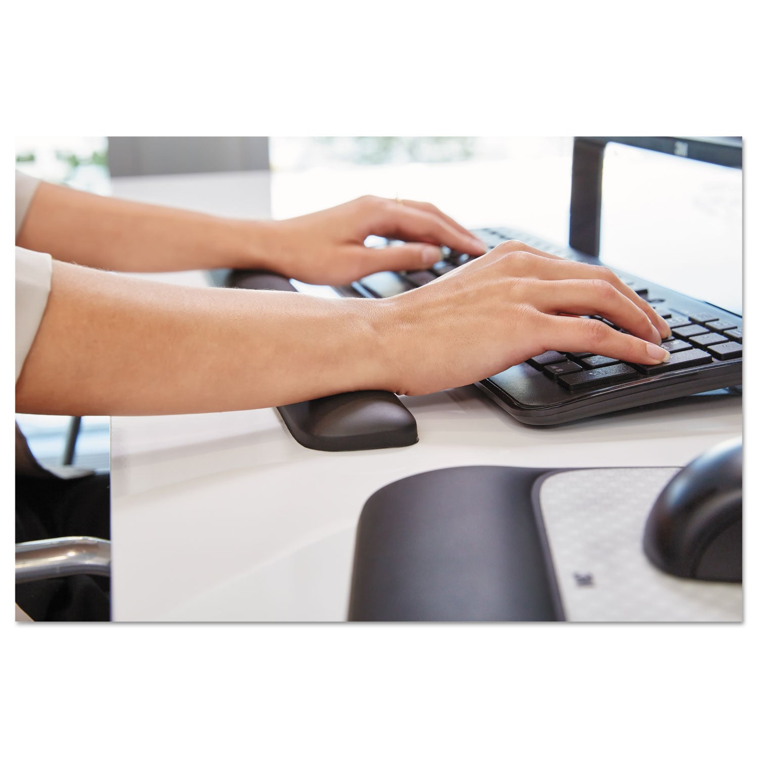 3M™ Gel Wrist Rest for Keyboards - Ergonomic Support (19