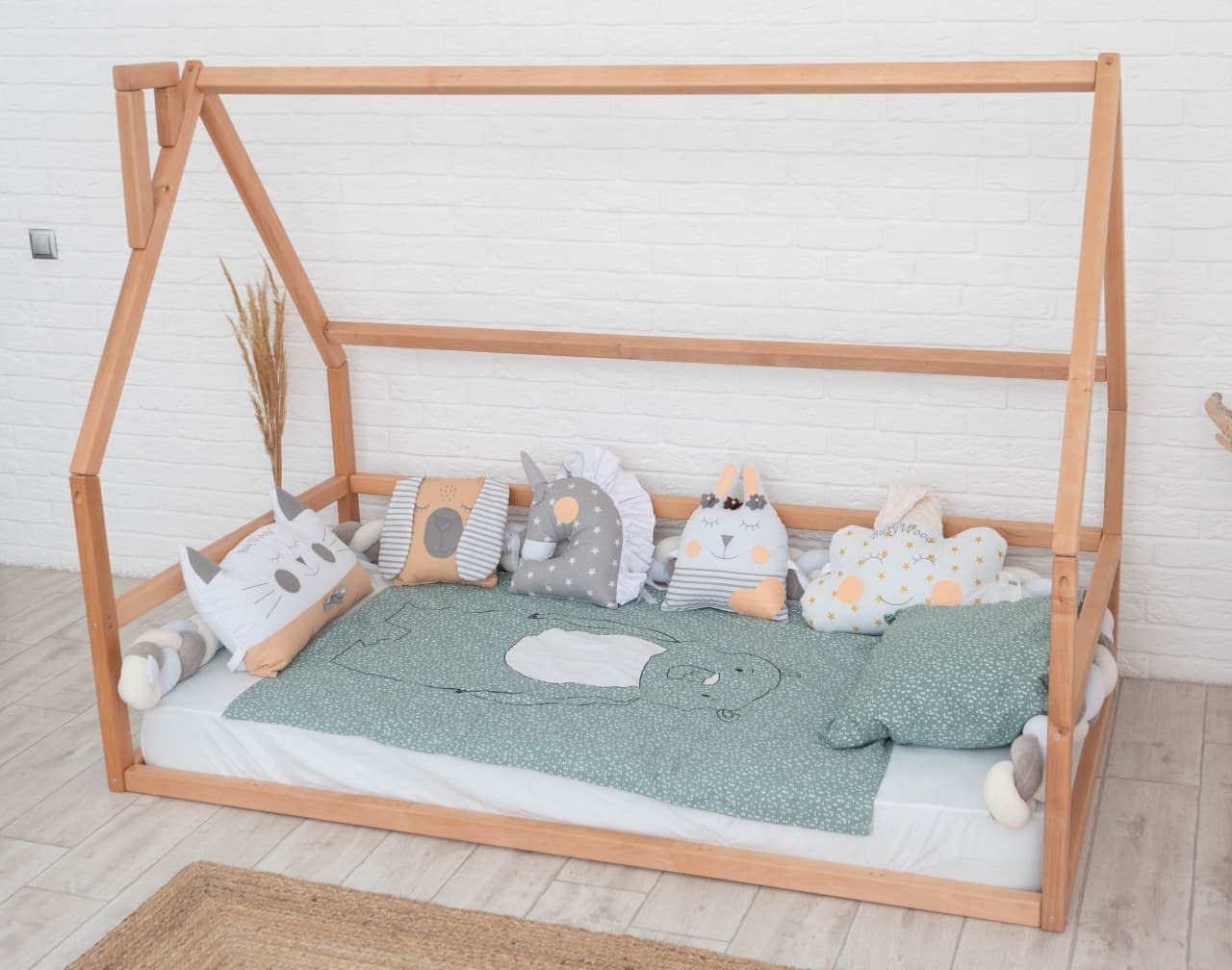 Busywood Toddler Floor Bed - Solid Wood House Frame for Kids Bedroom & Playhouse - Model 1 with Slats - Perfect for Montessori Bedrooms & Playtime
