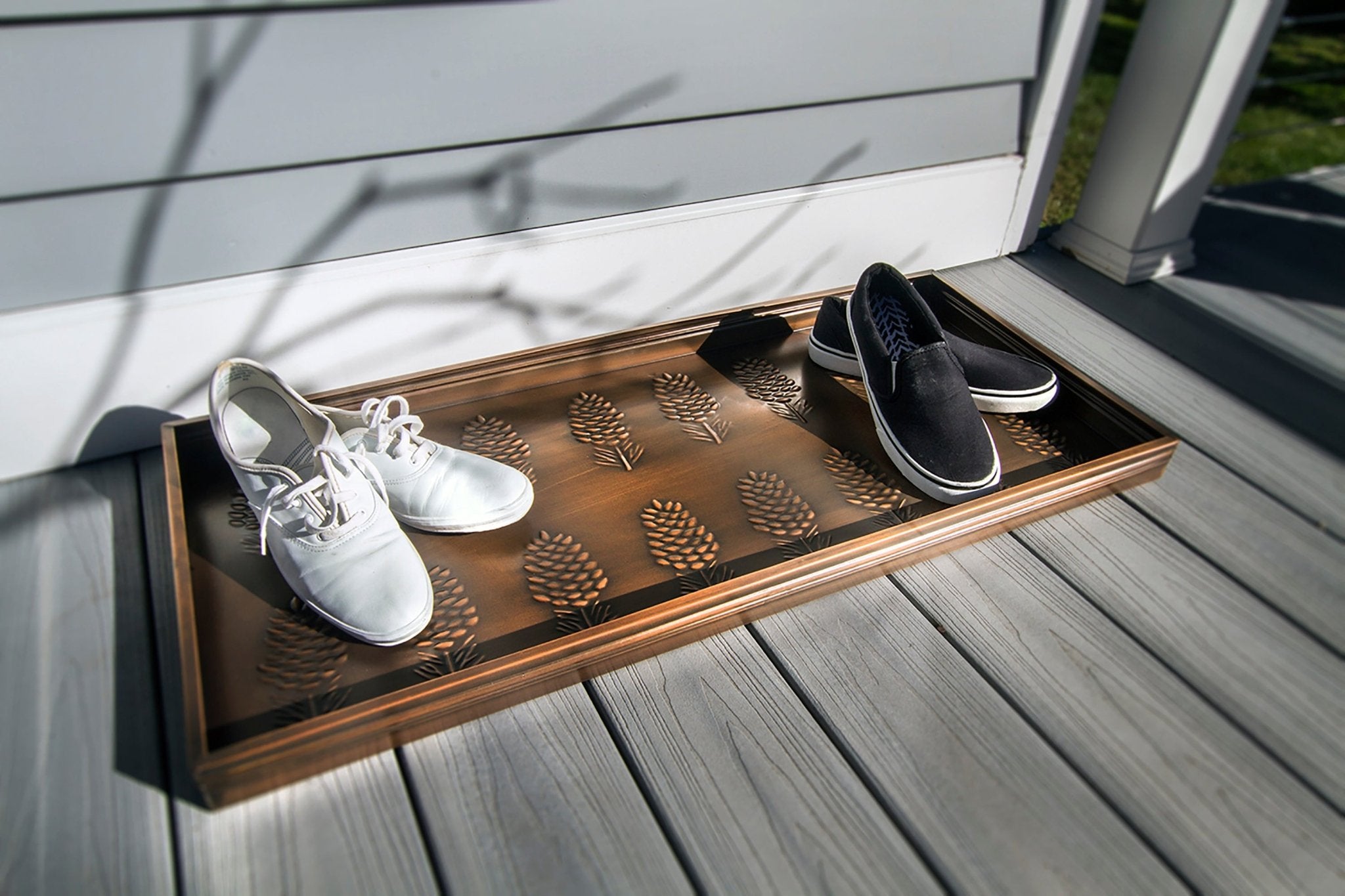 Natural Pine Cones Boot Tray - Rustic Waterproof Shoe Mat for Entryway, Mudroom & Outdoor Use - Multi-Purpose Durable Drying Rack for Wet Shoes & Boots - Perfect for Home, Cabin & Farmhouse Decor