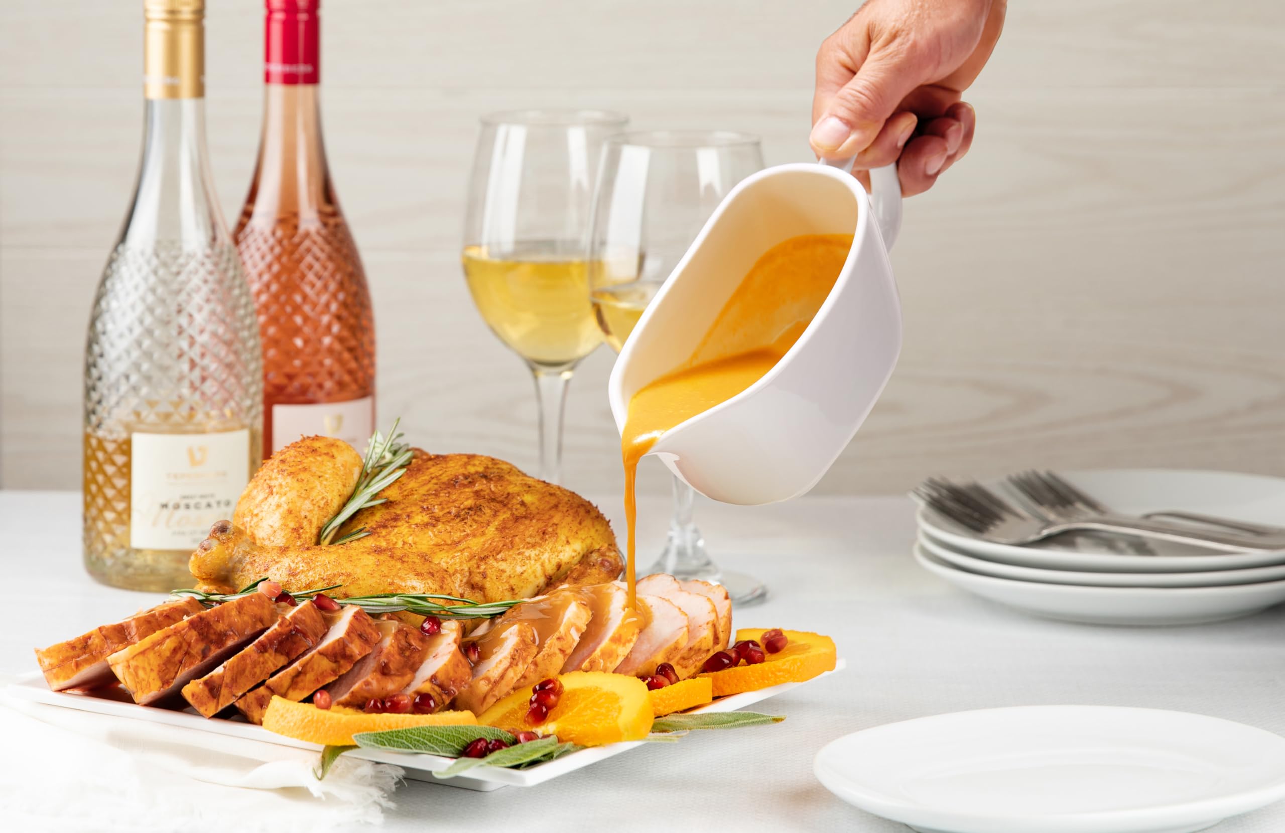 Premium White Ceramic Gravy Boat - 14 oz Sauce & Dressing Server with Large Handle - Microwave & Dishwasher Safe - Perfect for Thanksgiving Dinner, Holiday Meals & Elegant Table Settings