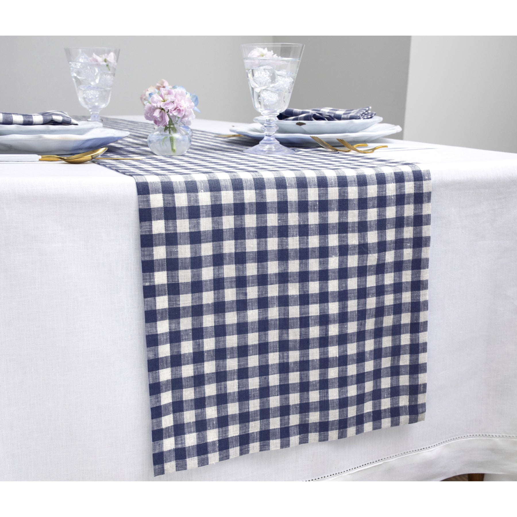 Stylish Gingham Table Runner for Dining & Kitchen Decor - Perfect for Farmhouse, Rustic, and Country Style Tables