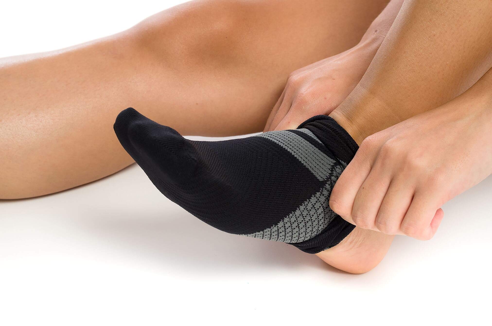 ZaTech Plantar Fasciitis Compression Socks for Women & Men - Heel, Ankle & Arch Support Socks (Black/Grey, Medium) - Ideal for Running, Walking & Pain Relief
