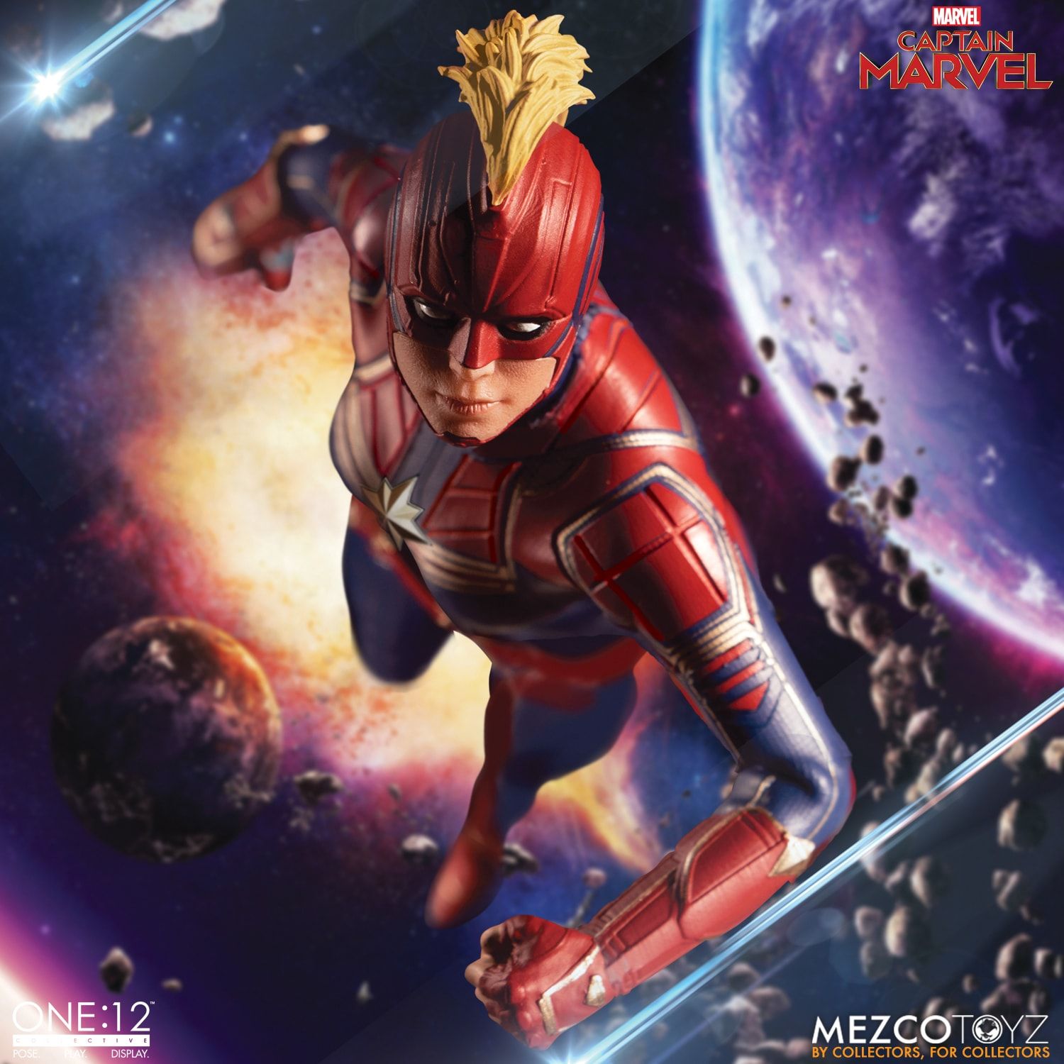 Mezco Toyz One:12 Collective Marvel Comics Captain Marvel 1/12 Scale Action Figure - Premium Collectible Toy for Marvel Fans, Perfect for Display & Superhero Role Play
