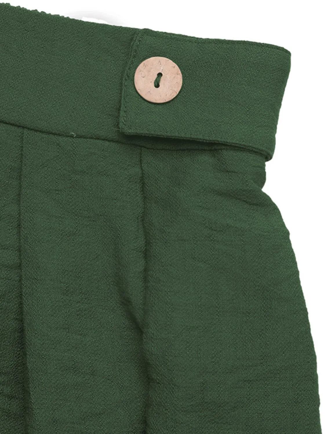 Stylish Pleated Green Resort Shorts with Pockets - Comfortable Casual Wear for Summer Vacation & Beach Outings