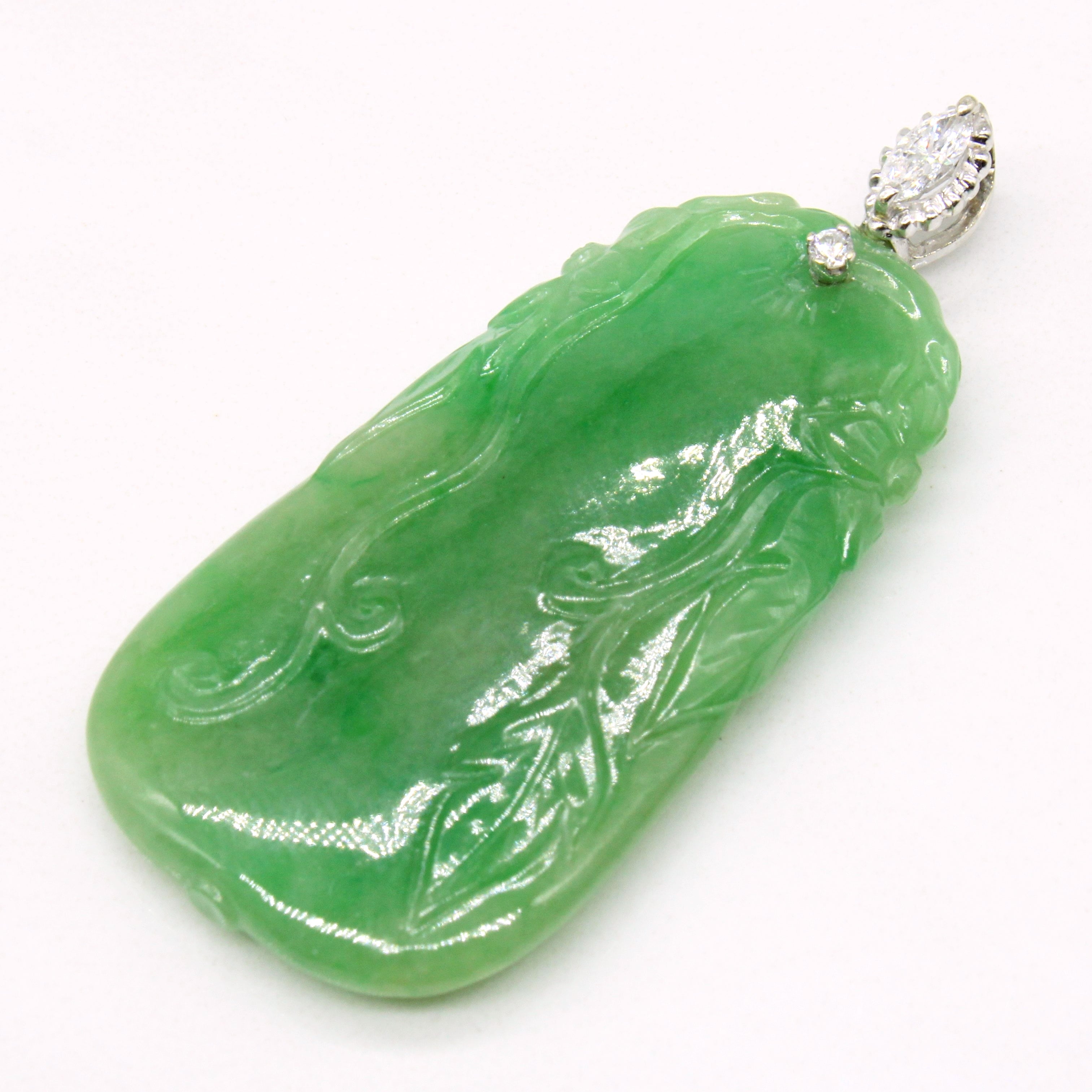 Exquisite 30.00ct Carved Jadeite & 0.12ct Diamond Pendant Necklace - Vintage Jewelry for Women - Perfect for Weddings, Anniversaries & Special Occasions