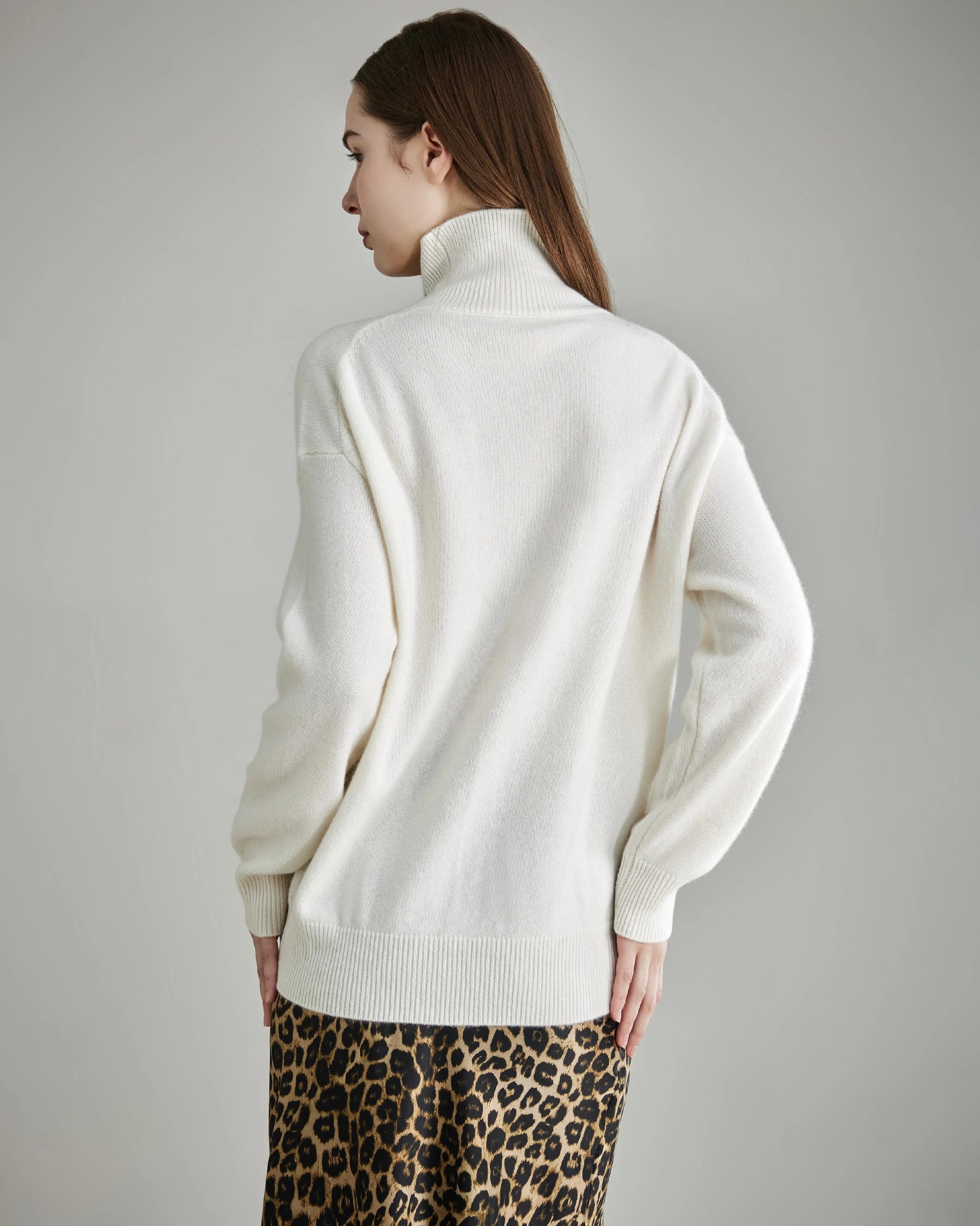 Luxury Women's Oversized Turtleneck Cashmere Sweater - Soft & Warm Winter Pullover for Casual Outfits, Office Wear & Holiday Fashion