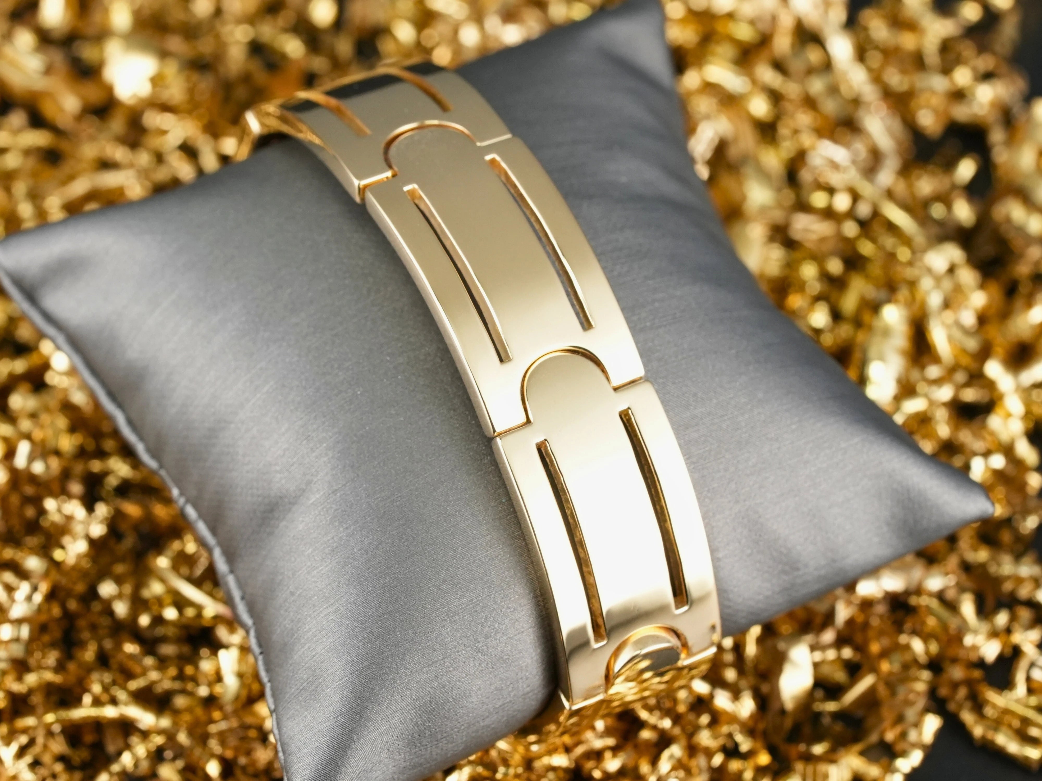 The Sovereign – 18K Solid Gold Signature Bracelet for Women | Elegant Art Gold Jewelry for Gifts, Parties & Special Occasions