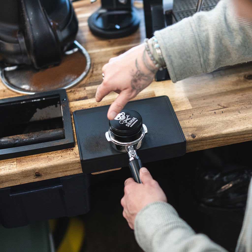 58mm Espresso Distribution Tool & Leveler - Black - Perfect for Barista-Grade Coffee Grounds Leveling & Tamping - Ideal for Home & Professional Espresso Machines