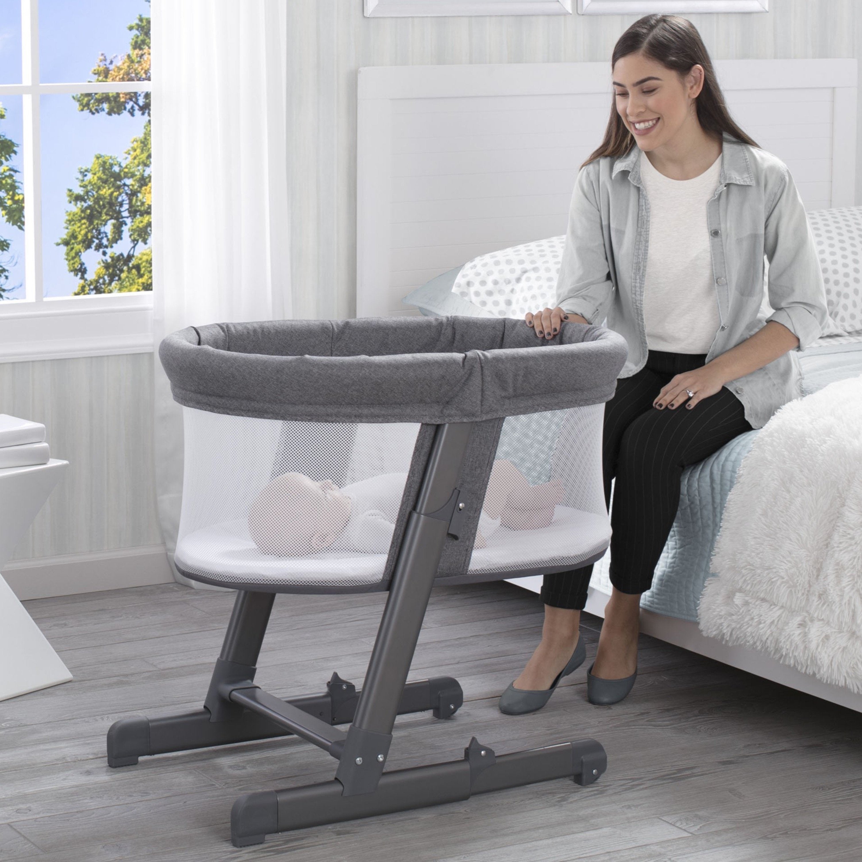 Simmons Kids Oval City Sleeper Bassinet - Portable Baby Crib for Newborns & Infants - Lightweight & Compact Nursery Bedside Sleeper - Perfect for Home, Travel & Nursery Use
