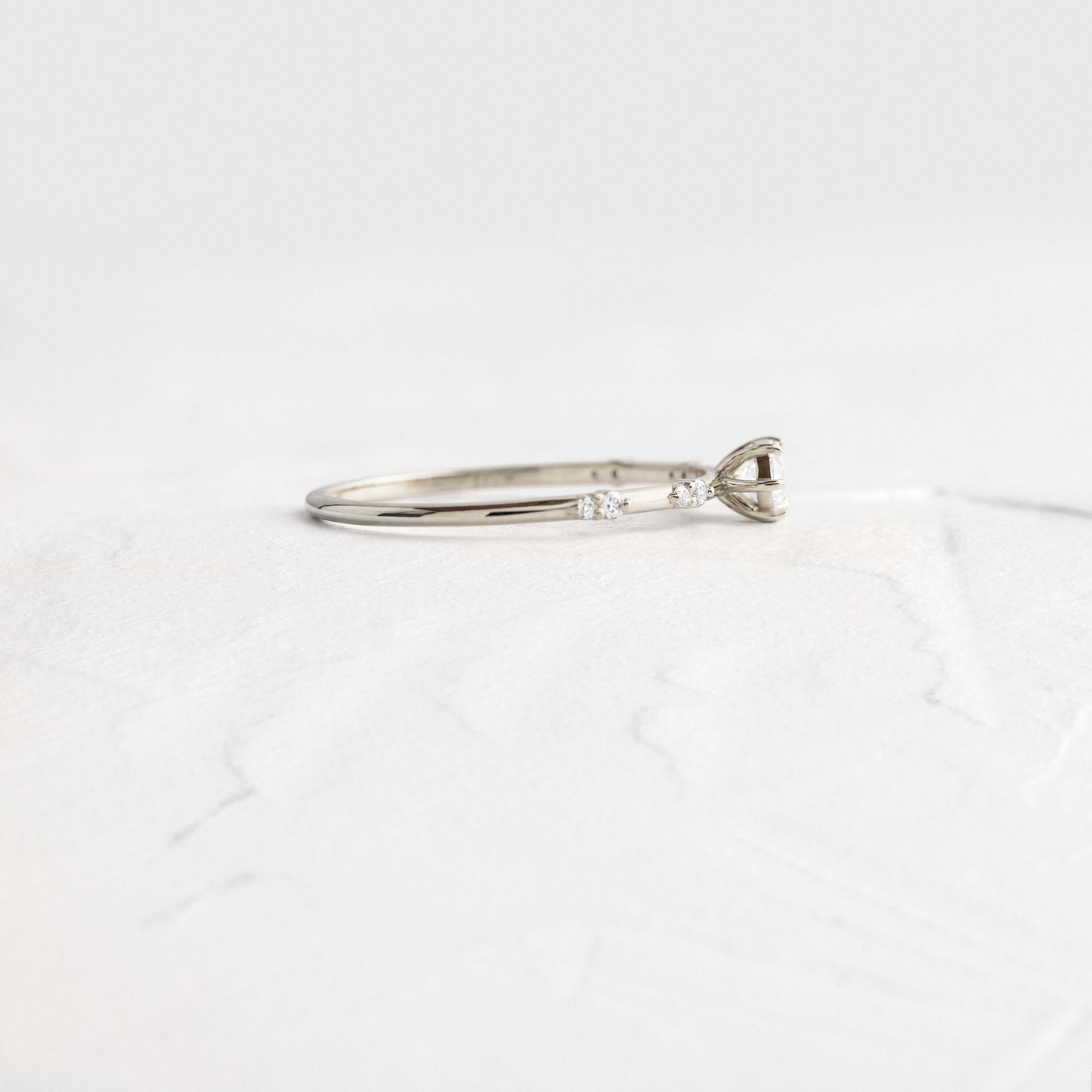 Sparkling Marquise Cut Bright Side Ring – Elegant Statement Jewelry for Weddings, Anniversaries & Special Occasions