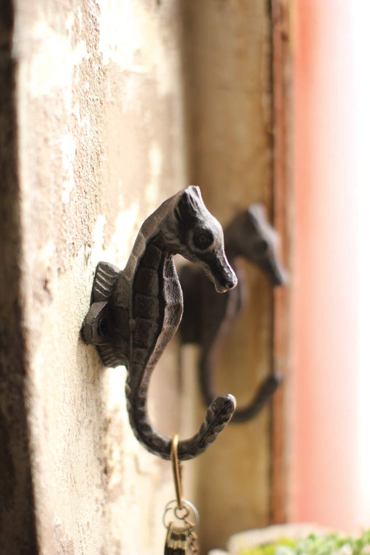 Kalalou Cast Iron Sea Horse Hook - Rustic Brown Wall Decor for Beach House, Bathroom, or Coastal Themed Rooms - Perfect for Hanging Towels, Robes, and Decorations