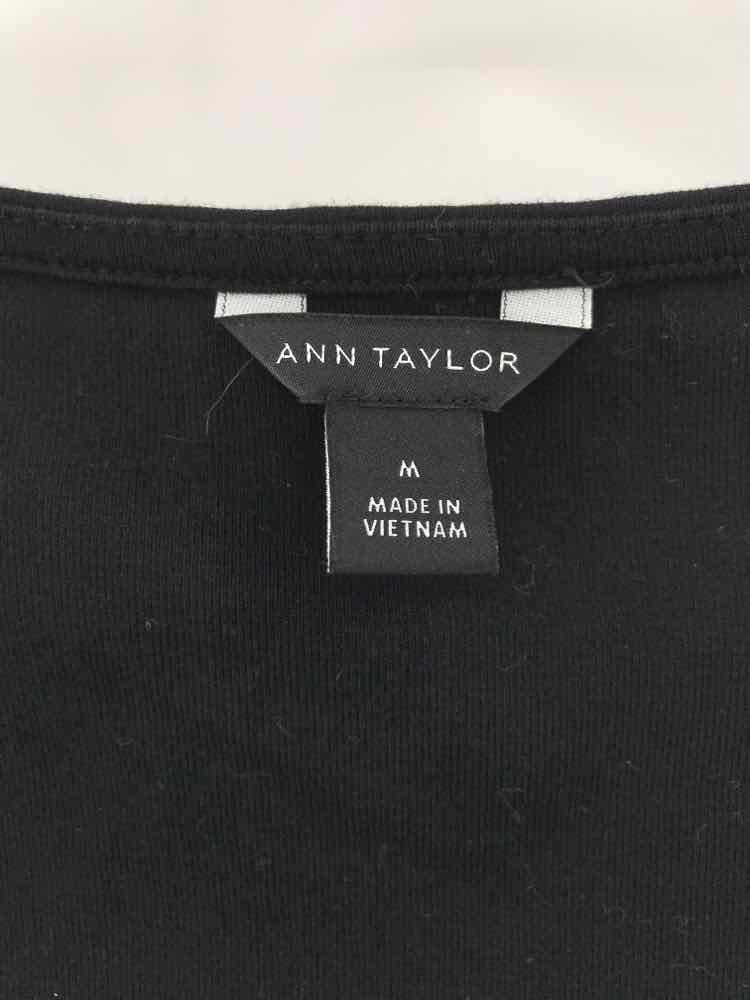 Pre-Owned Ann Taylor Black Blouse Size Medium - Perfect for Work, Office & Casual Wear