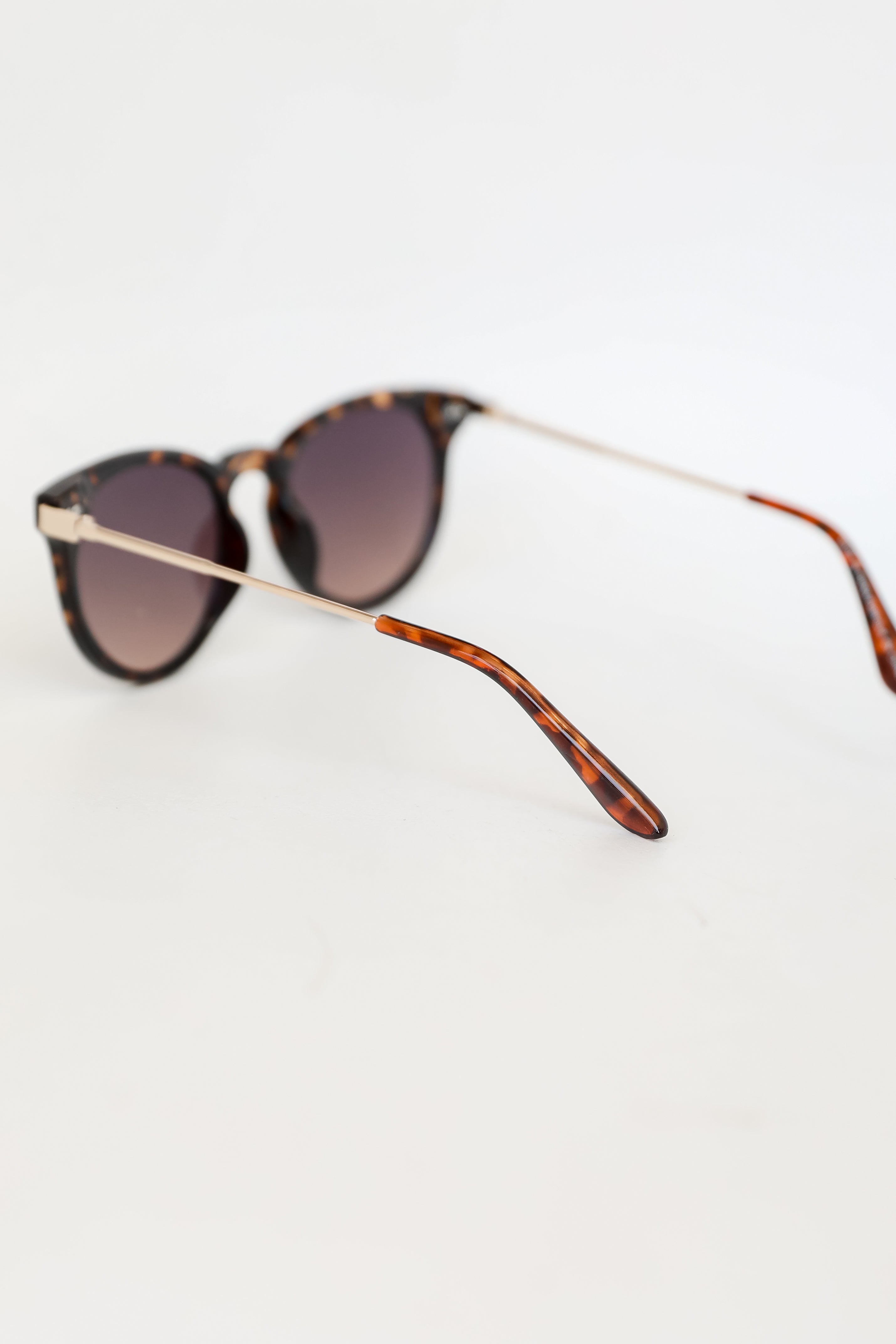 Trendy Round Sunglasses for Women & Men – UV Protection, Polarized Lenses – Perfect for Beach, Driving & Outdoor Activities
